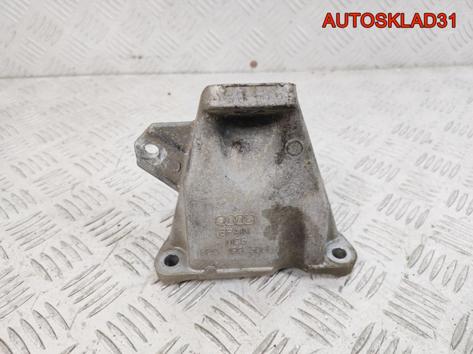 Кронштейн двигателя правый Audi A6 C5 2,4 ALF 8D0199308D, 500 рублей, Дубовое