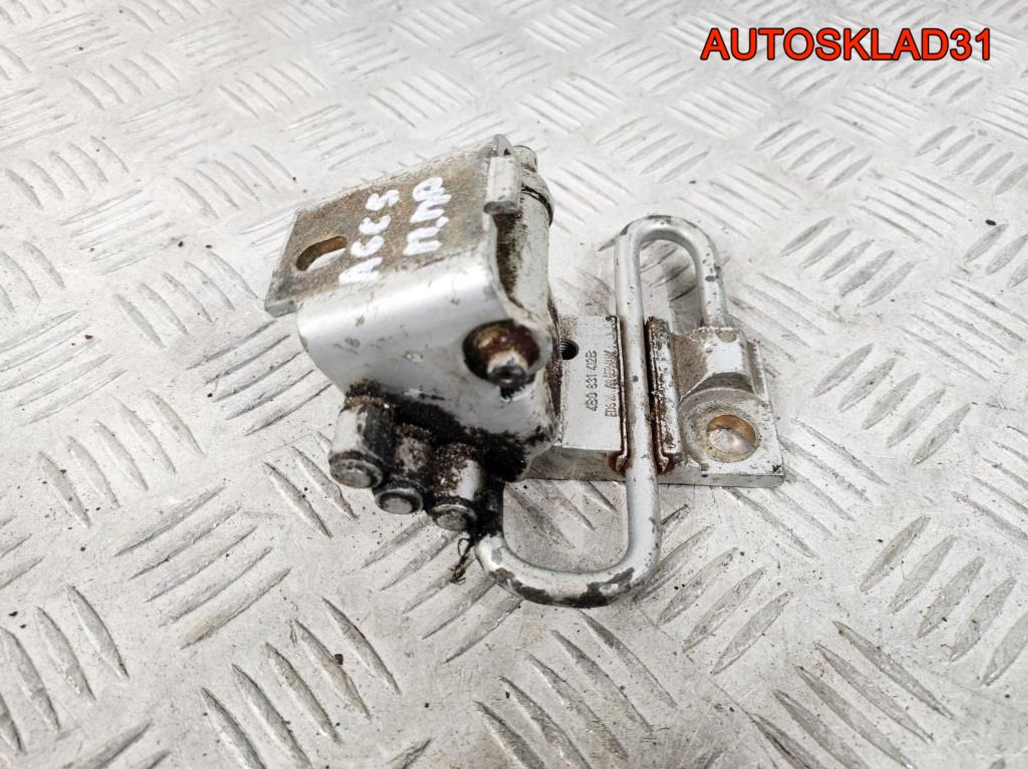 Петля двери передняя правая нижняя Audi A6 C5, 900 рублей, Дубовое