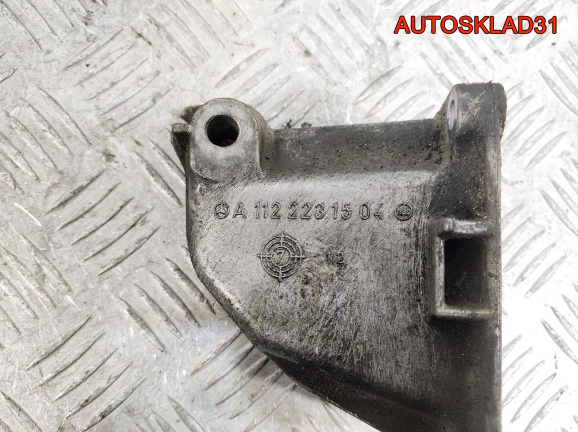 Кронштейн двигателя правый Mercedes W210 A1122231504, 500 рублей, Дубовое