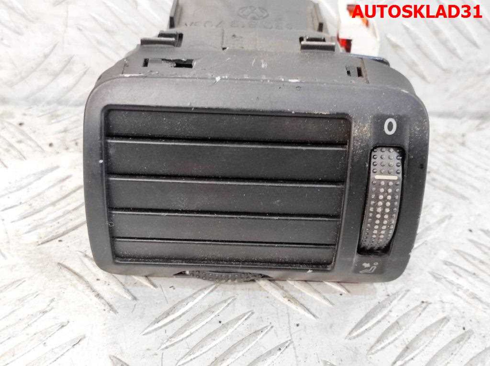 Дефлектор воздушный левый VW Passat B5 3B0819703A, 1000 рублей, Дубовое