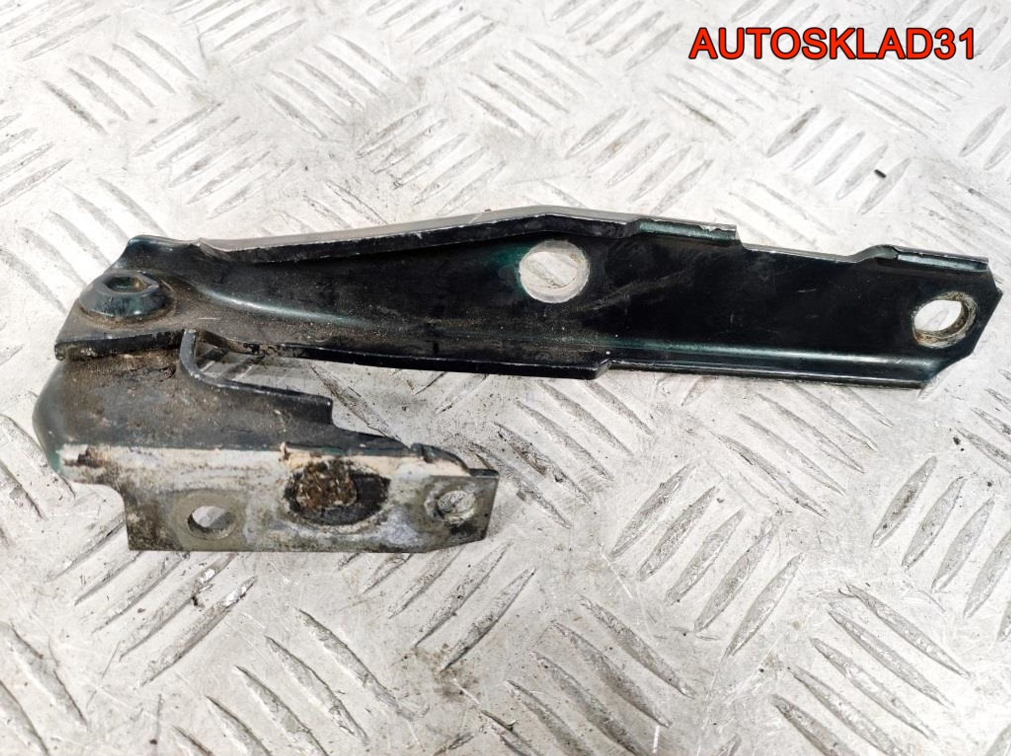 Петля капота левая Audi A6 C5 4B0823301D, 600 рублей, Дубовое