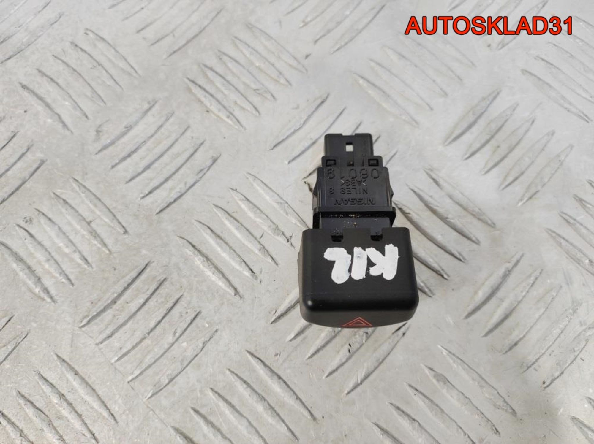Кнопка аварийной сигнализации Nissan Micra K12, 500 рублей, Дубовое