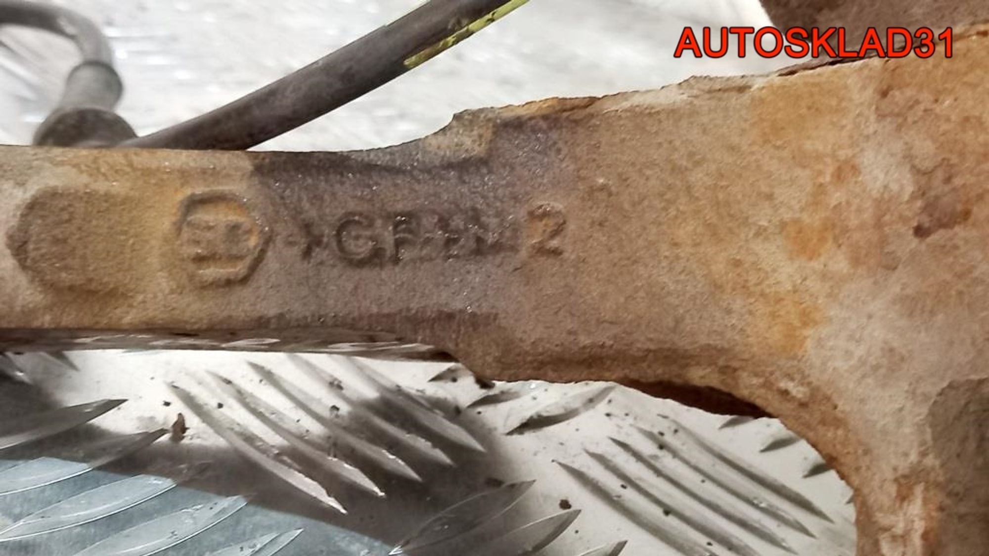 Кулак поворотный передний левый в сборе Mitsubishi Carisma DA MR369681, 3500 рублей, Дубовое