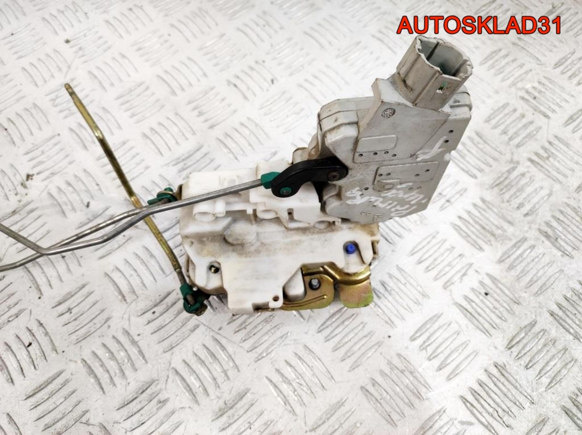 Замок двери передней правой Nissan Primera P11 805022F915, 1500 рублей, Дубовое