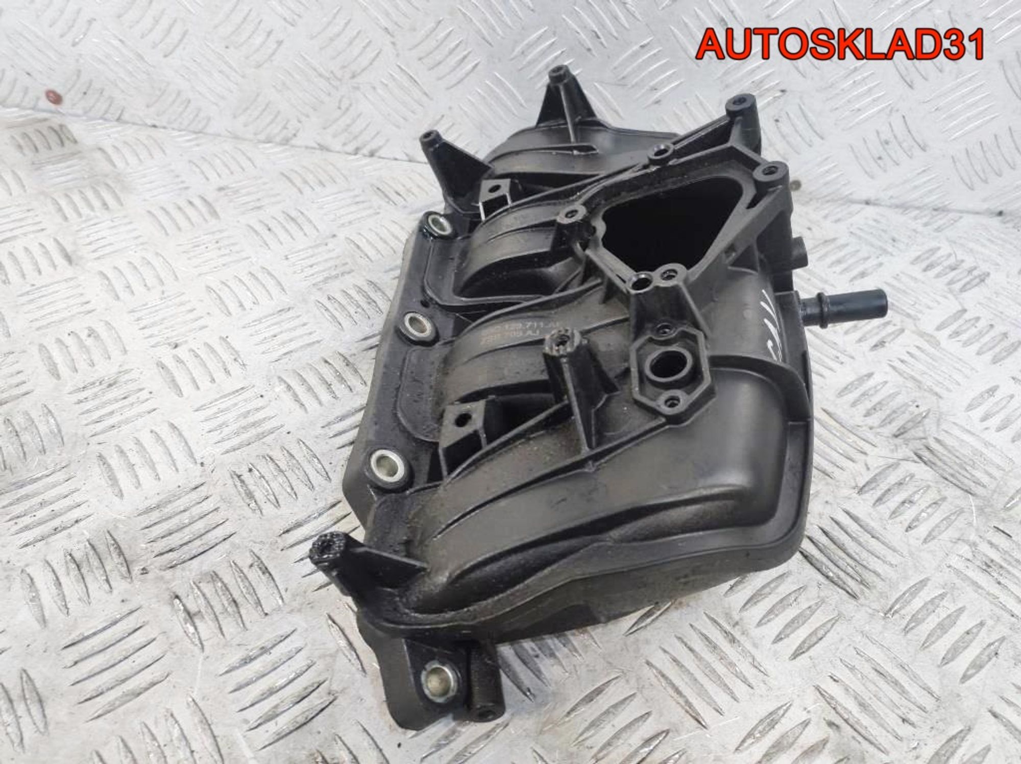 Коллектор впускной VW Tiguan 1,4 CAV 03C129711AE, 3300 рублей, Дубовое