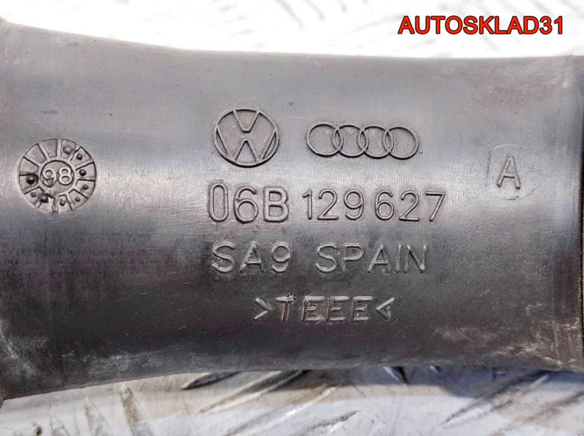 Патрубок воздушного фильтра Audi A6 C5 06B129627A, 1300 рублей, Дубовое
