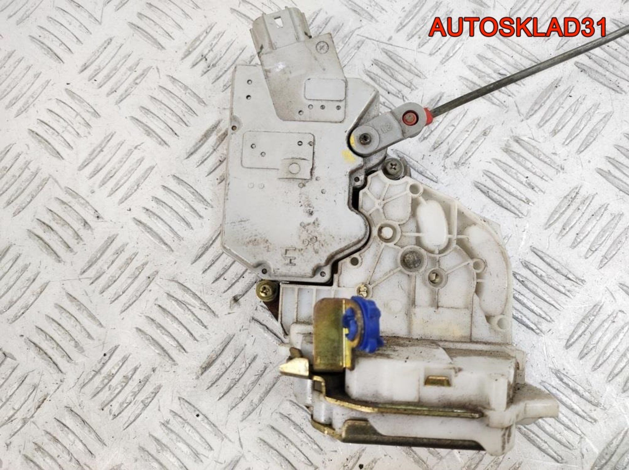 Замок двери задней левой Nissan Primera P11 825032F000, 1000 рублей, Дубовое