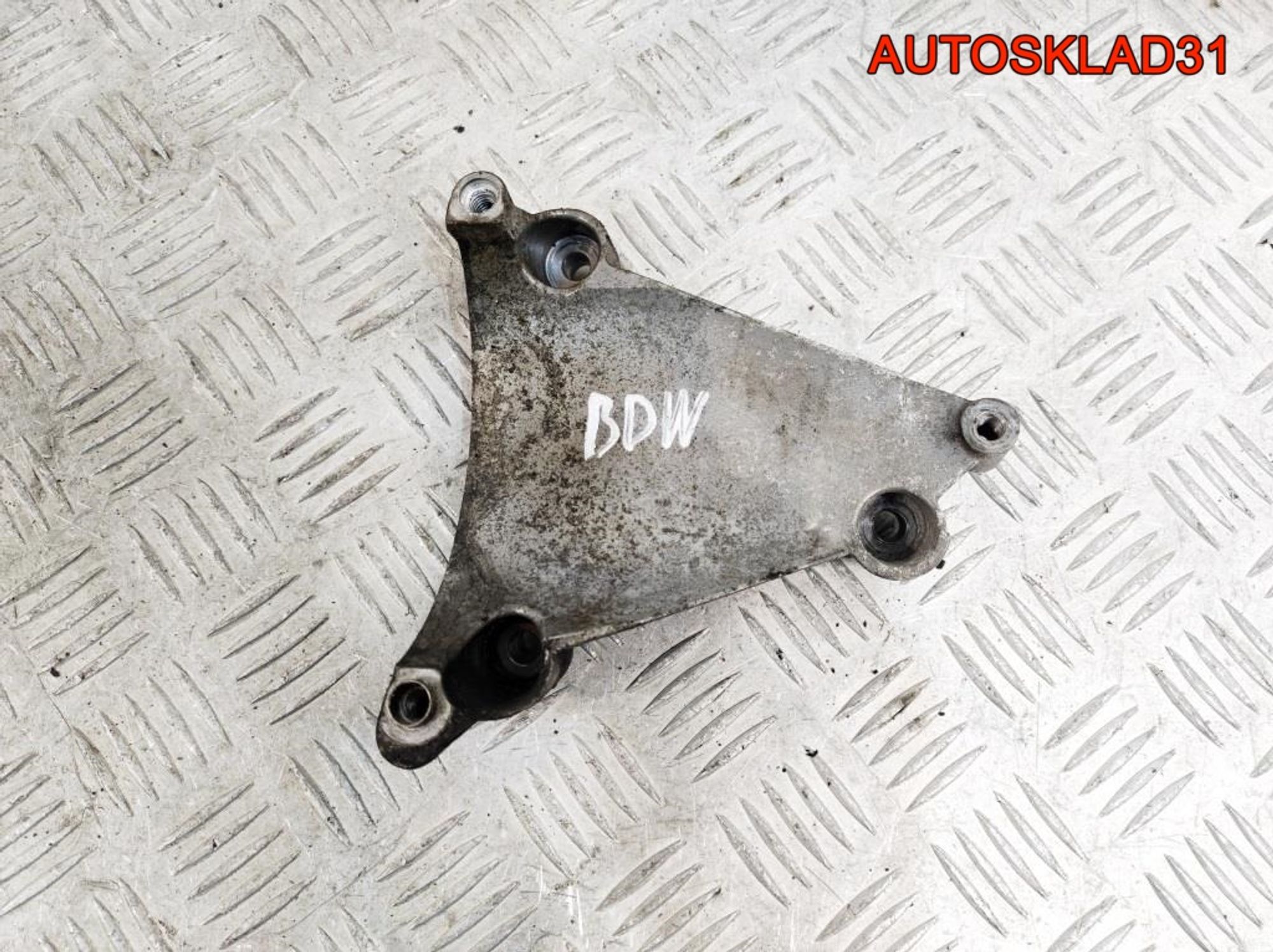 Кронштейн кондиционера Audi A6 C6 2,4 BDW 06E260835C, 600 рублей, Дубовое