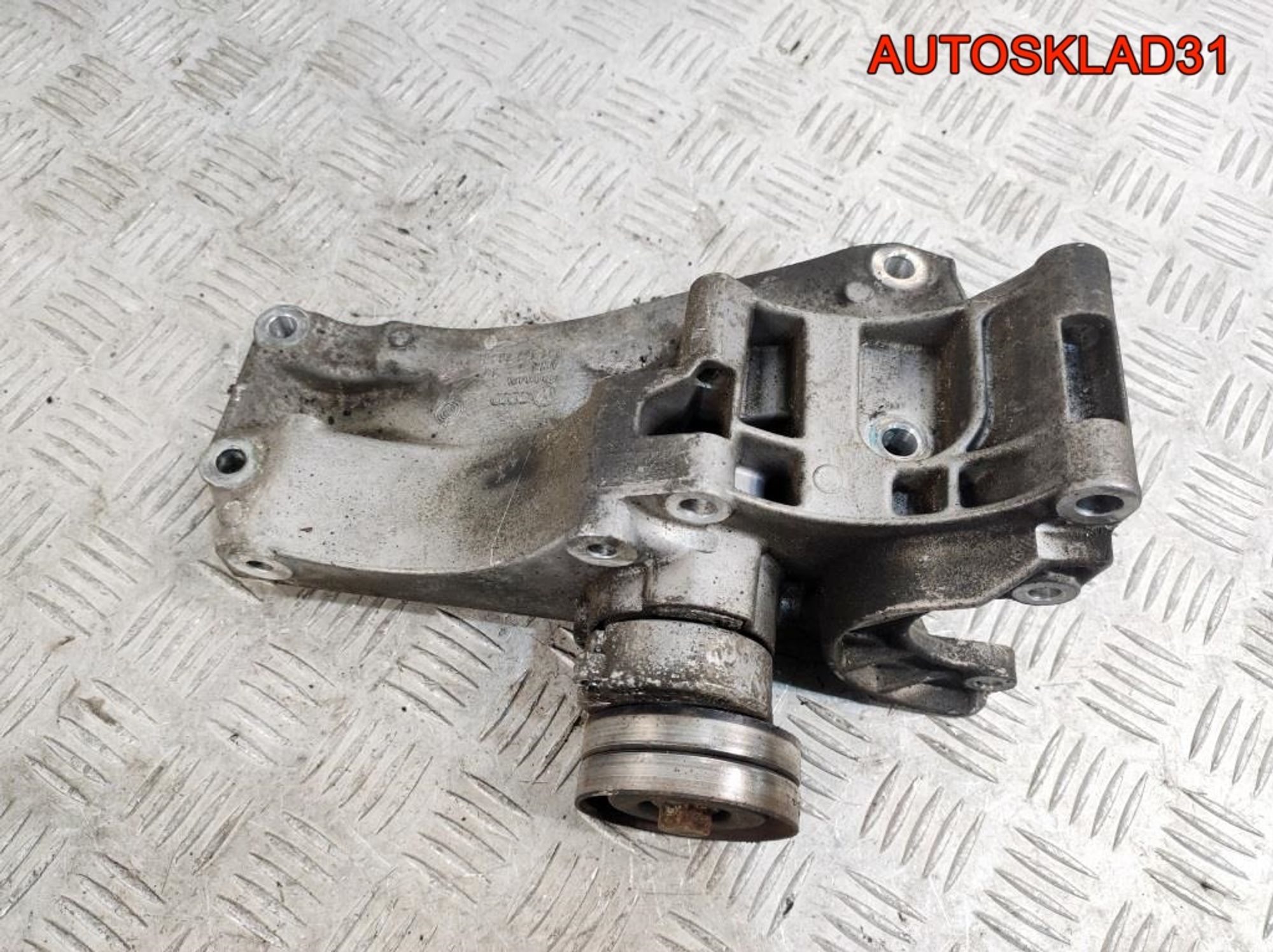 Кронштейн генератора VW Polo 1,4 AHW 032145169M, 1400 рублей, Дубовое