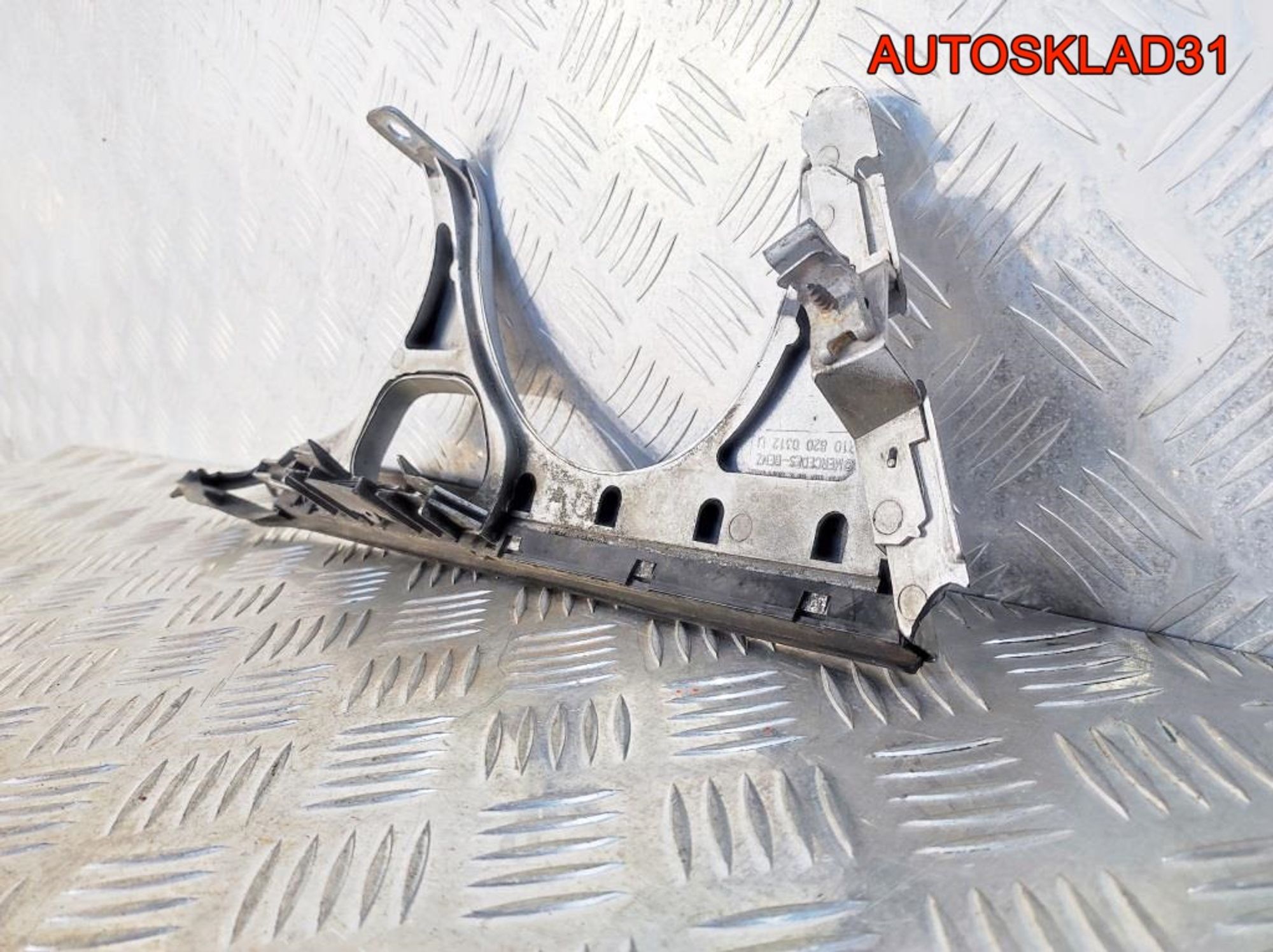 Планка под фару левая Mercedes W210 A2108200312, 1300 рублей, Дубовое