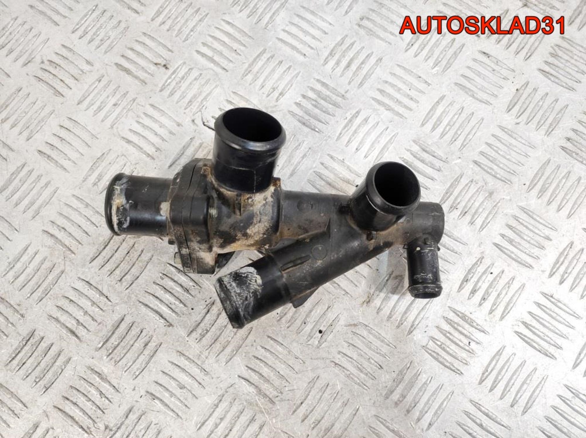 Корпус термостата Ford Maverick 2 3,0 7KB4 2M2E8A587CD, 900 рублей, Дубовое