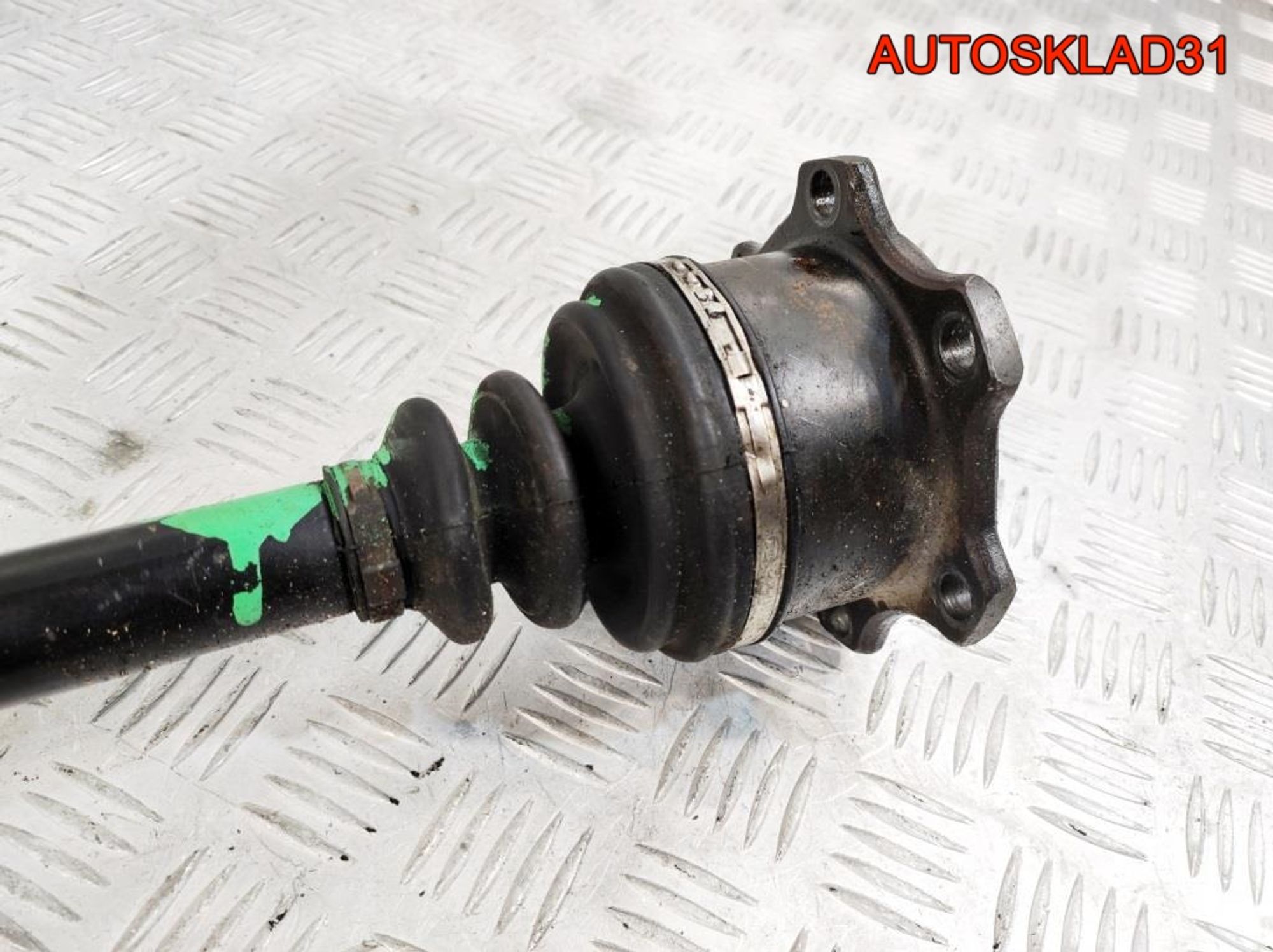 Полуось передняя левая Audi A8 D2 4,2 ABZ 4A0407331C, 3600 рублей, Дубовое