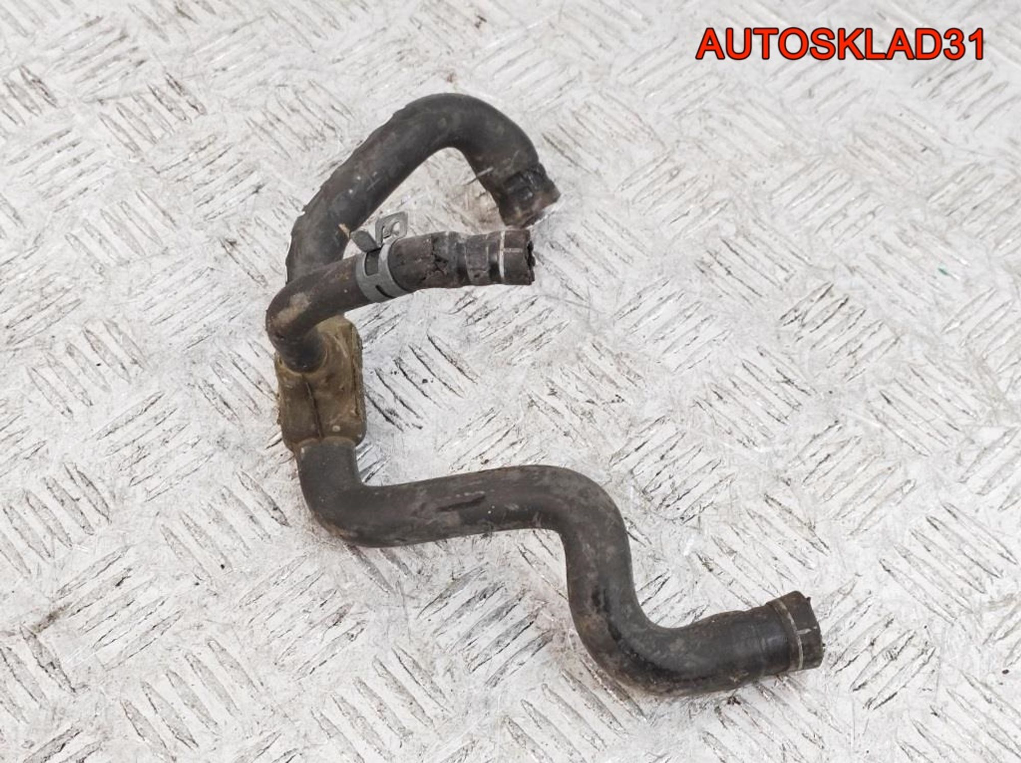 Патрубок системы охлаждения VW Passat B5 1,8 APT 058121058P, 700 рублей, Дубовое