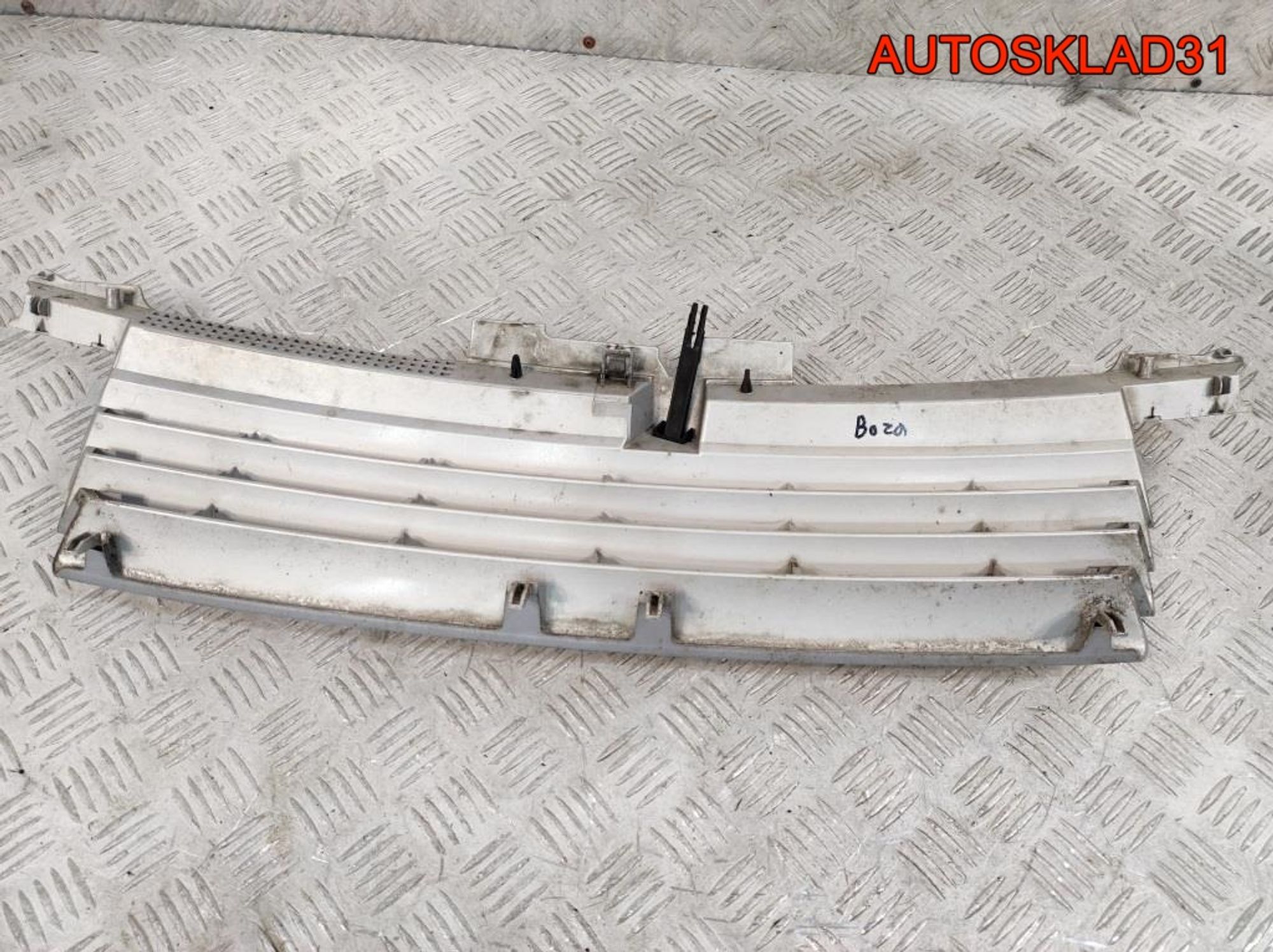 Решётка радиатора Volkswagen Bora 1J5853653OE, 2500 рублей, Дубовое
