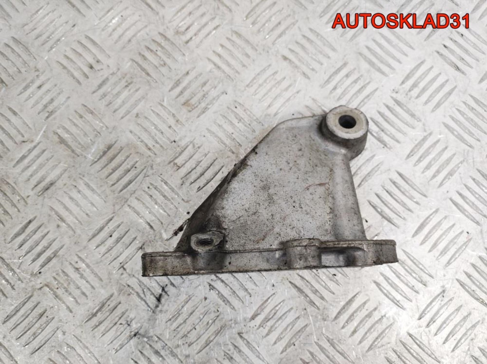 Кронштейн двигателя левый Mercedes W210 A1122231404, 500 рублей, Дубовое