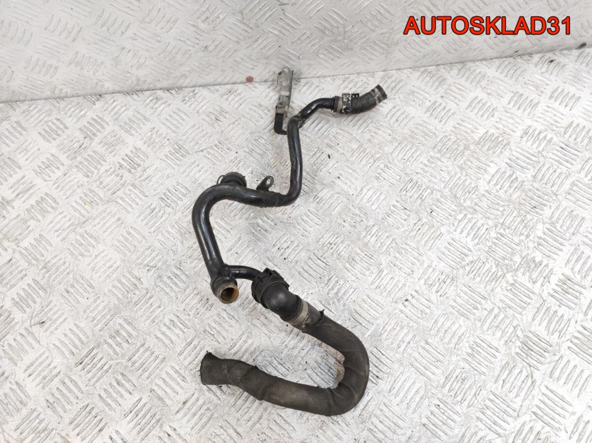 Трубка охлаждающей жидкости Audi A4 B7 3.0 ASB Дизель 059121065AH, 1000 рублей, Дубовое