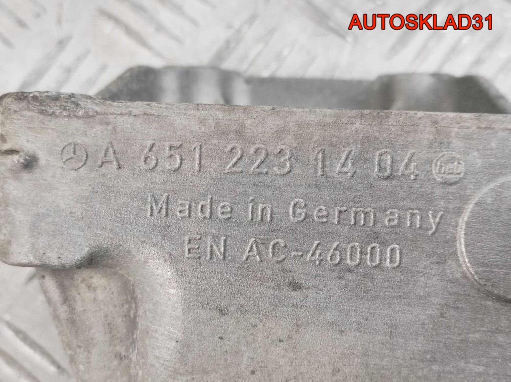 Кронштейн двигателя правый Mercedes X204 651.912, 1000 рублей, Дубовое