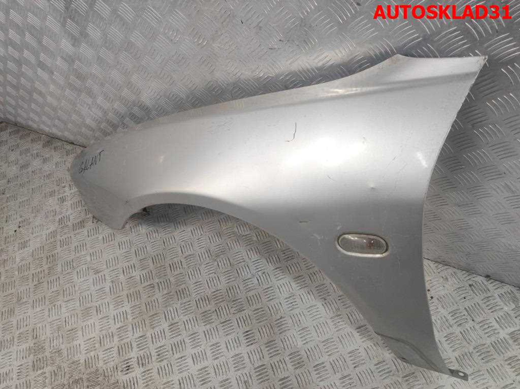 Крыло переднее левое Mitsubishi Galant 8 MR344067, 7000 рублей, Дубовое