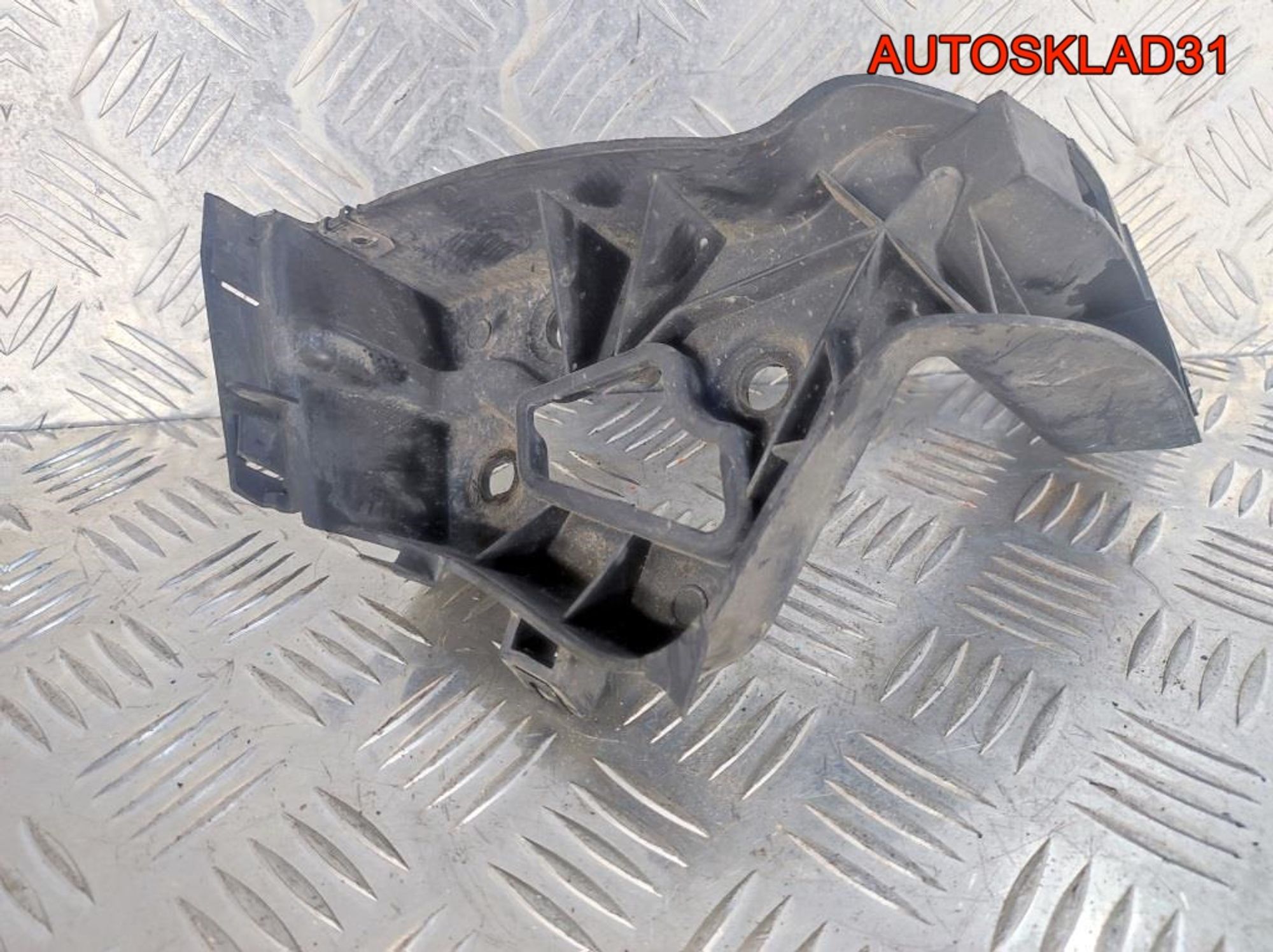 Кронштейн на порог задний левый Audi A8 D3, 900 рублей, Дубовое