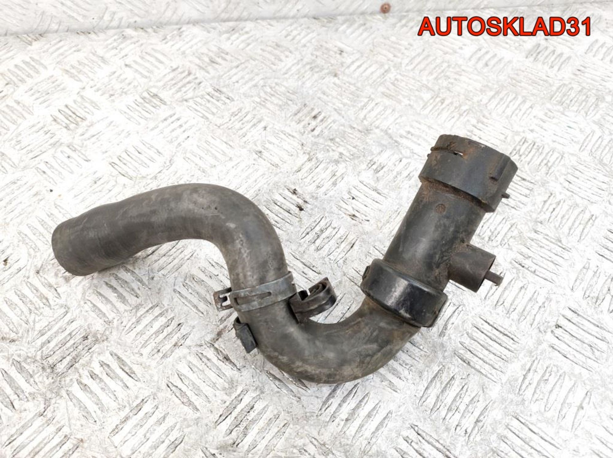 Патрубок радиатора Audi A6 C5 2,5 Дизель 4B0121049D, 1000 рублей, Дубовое