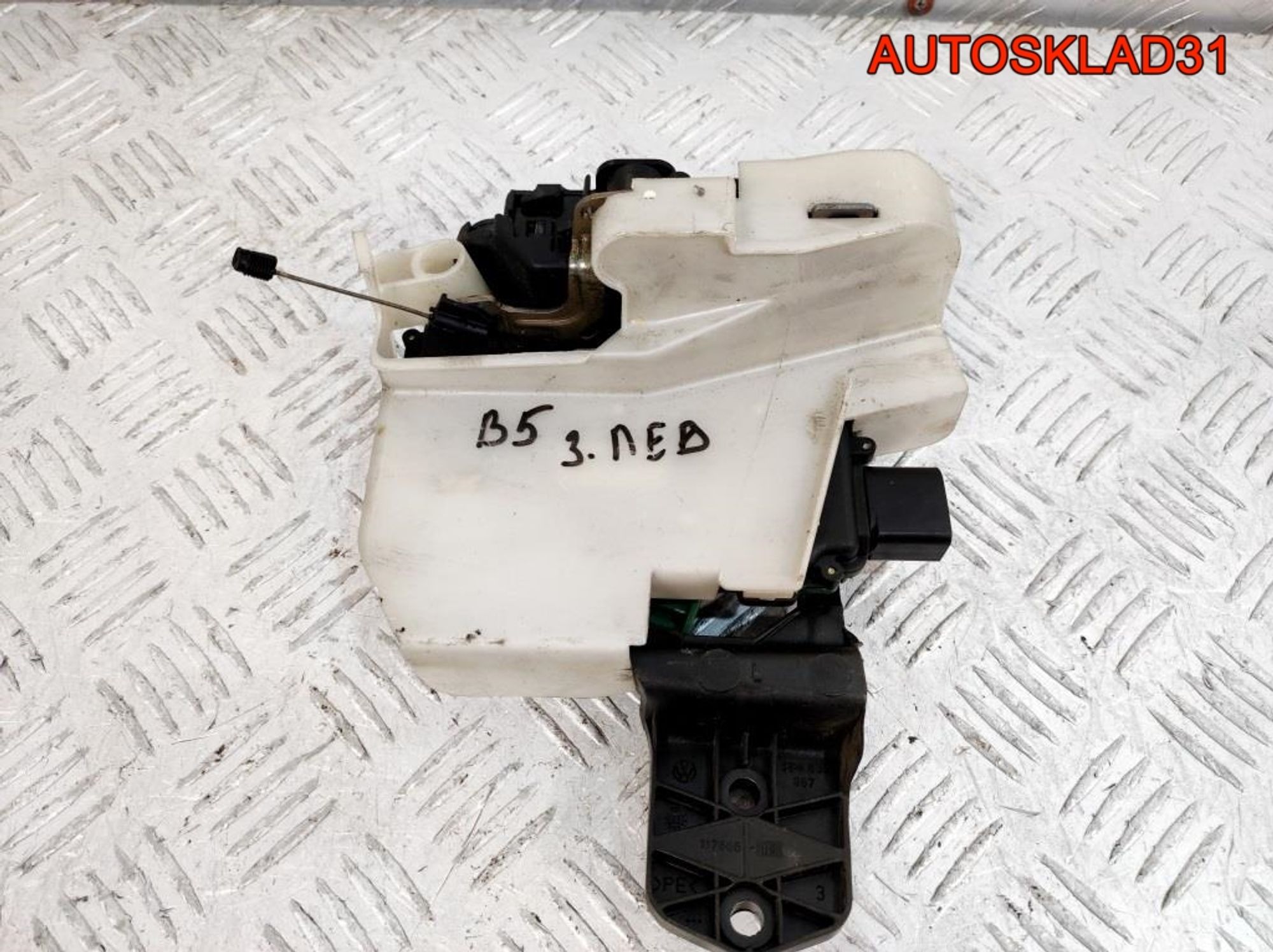 Замок двери передней левой VW Passat B5 3B1837015Q, 3200 рублей, Дубовое