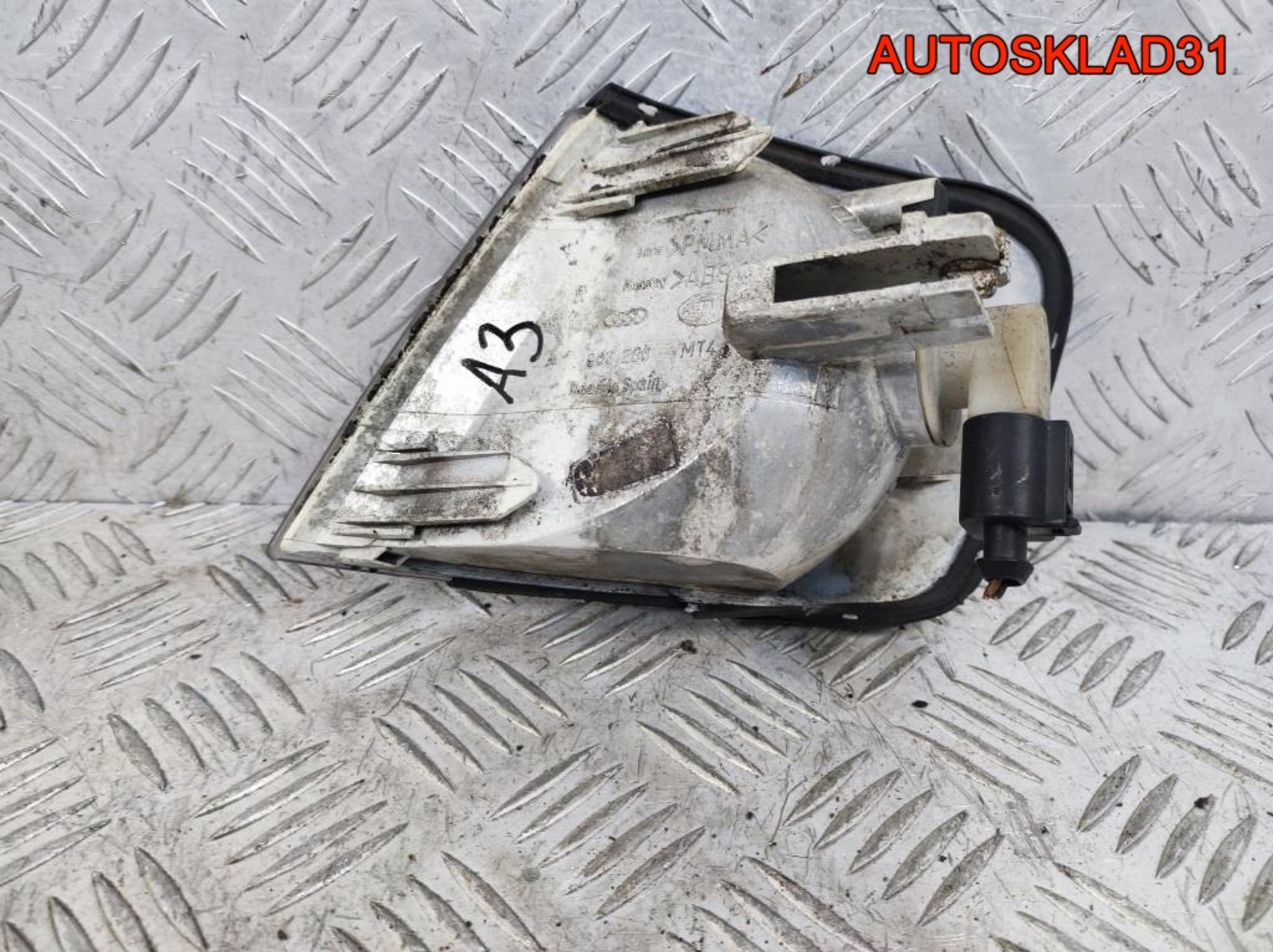 Указатель поворота правый белый Audi A3 8L0953050, 500 рублей, Дубовое