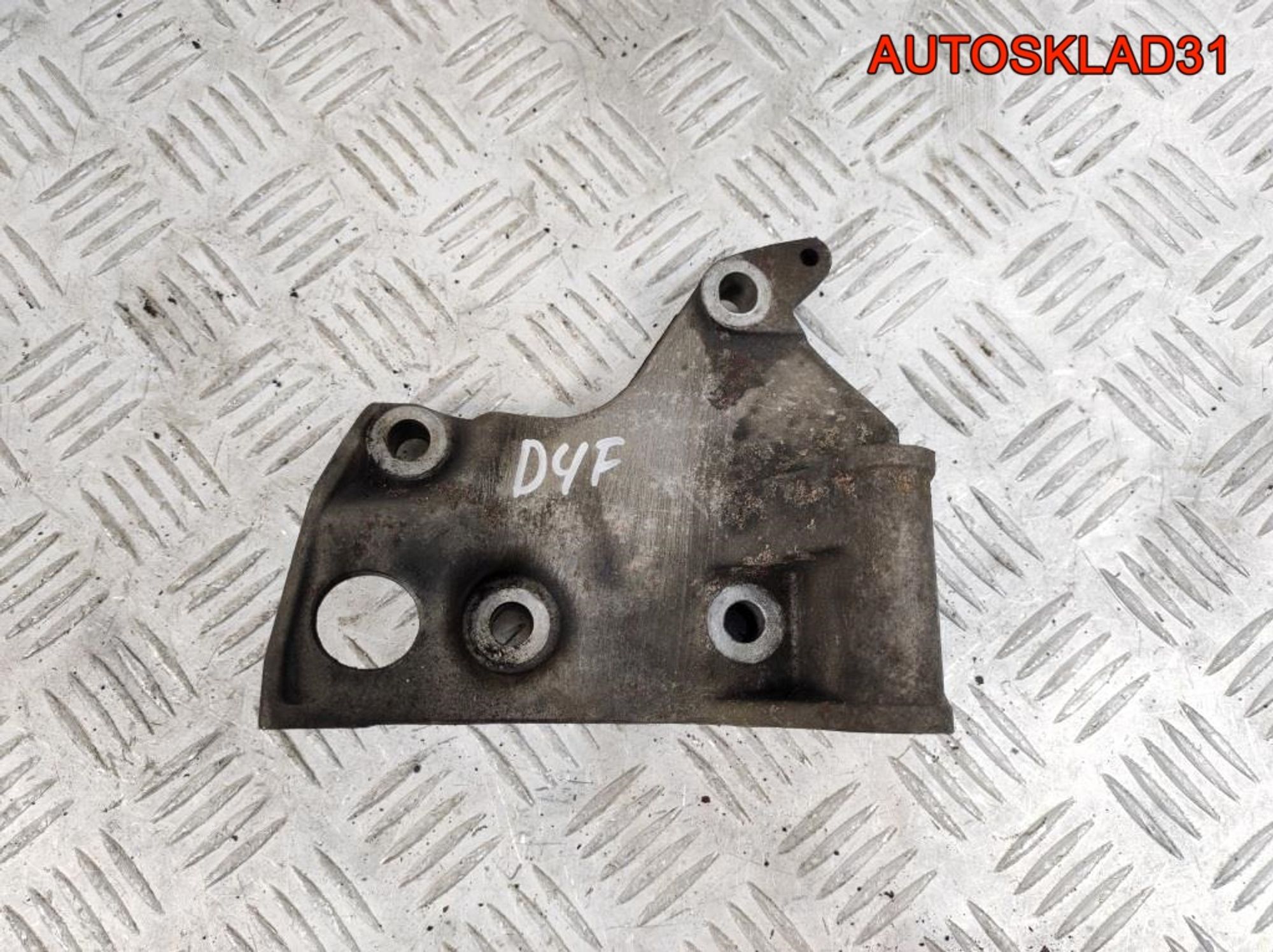 Кронштейн генератора Renault Clio 1,2 D4F Бензин 7700864288, 900 рублей, Дубовое