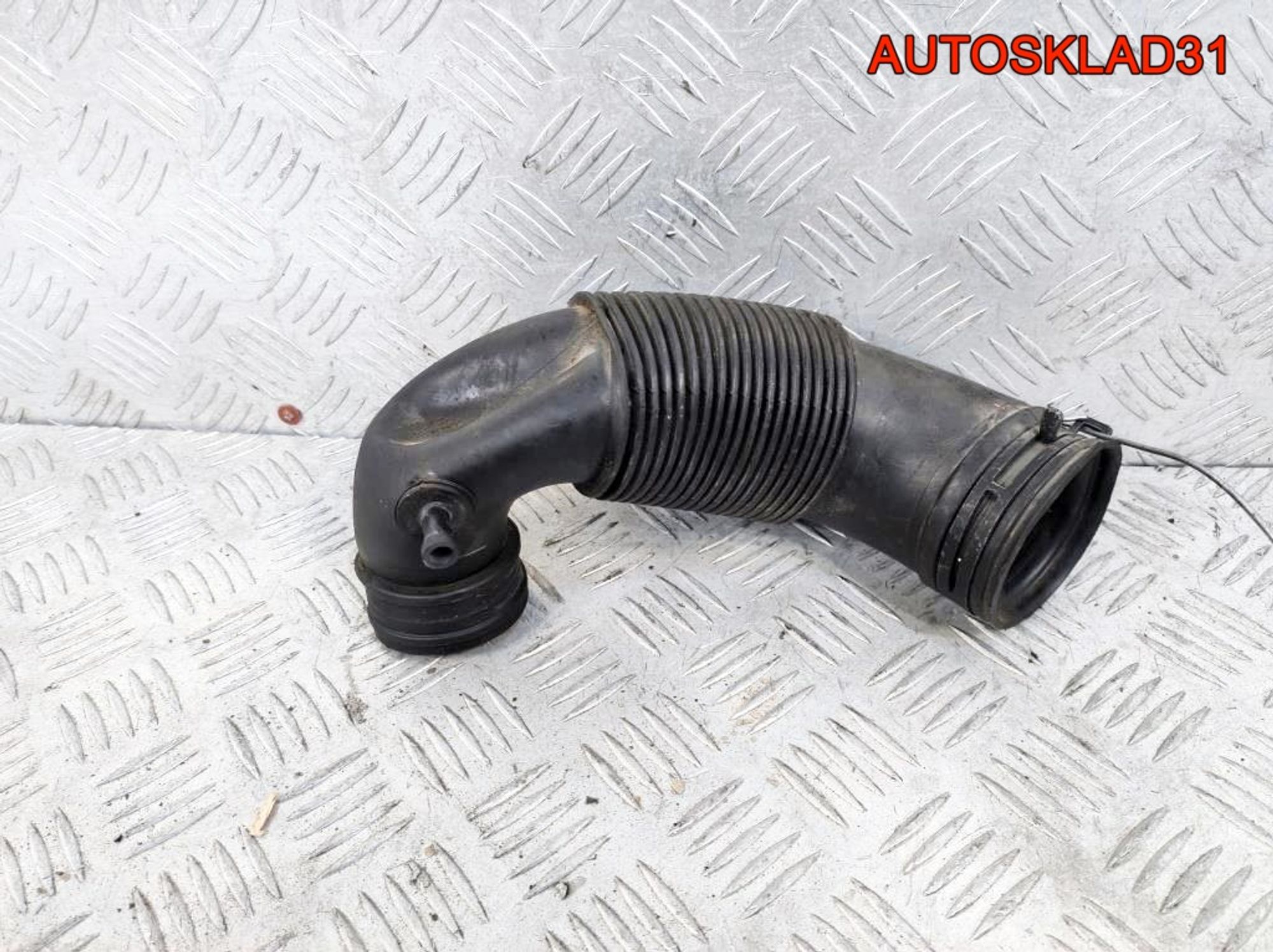 Патрубок воздушного фильтра Skoda Fabia 6Y0129684B, 500 рублей, Дубовое