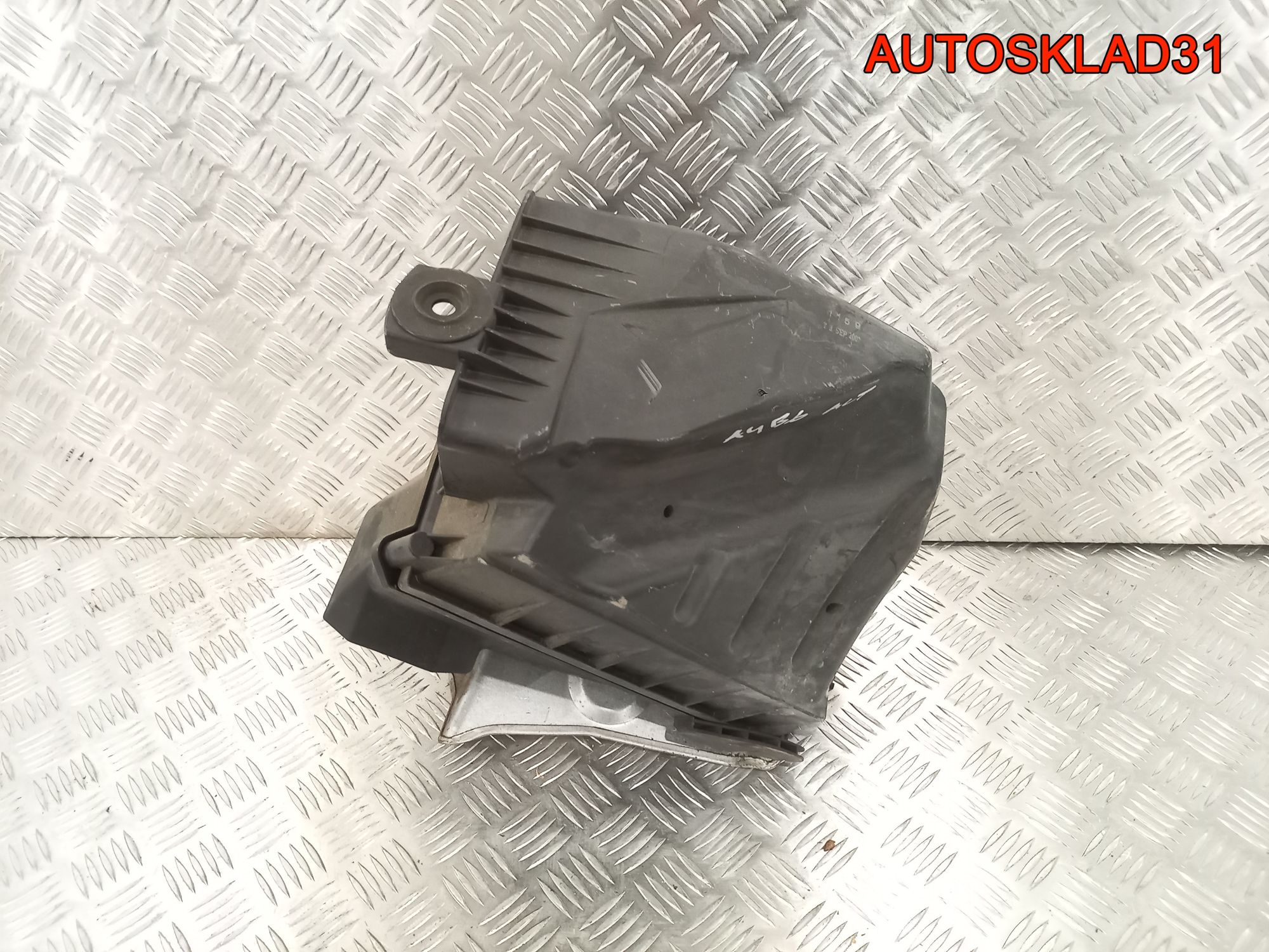 Корпус воздушного фильтра Audi A4 B6 06B133837AG, 2700 рублей, Дубовое