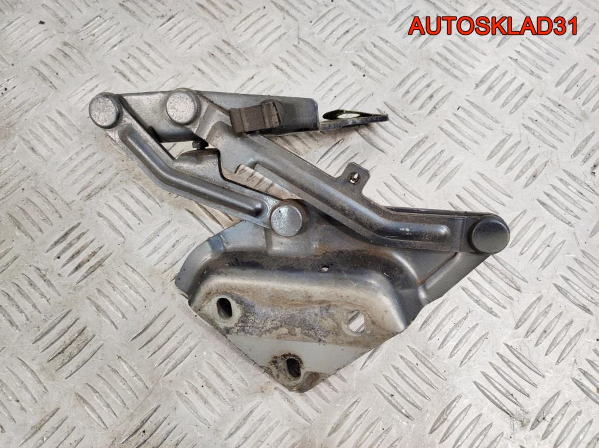 Петля капота правая VW Touareg 7L6823302A, 1400 рублей, Дубовое