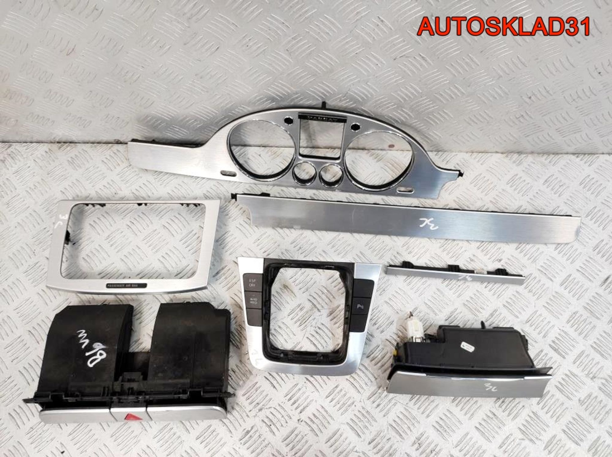 Комплект накладок салона VW Passat B6 3C0858069AE, 10000 рублей, Дубовое
