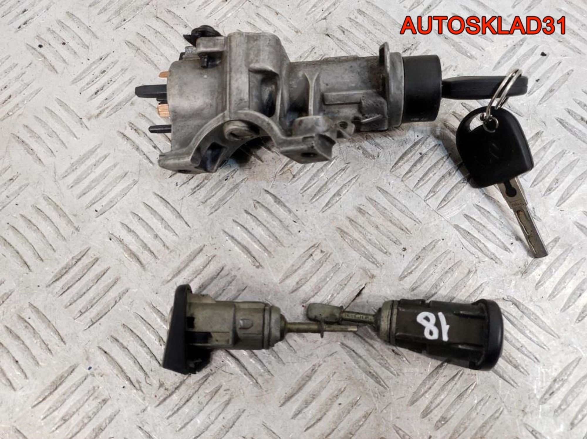 Комплект замок зажигания и личинки с ключом VW Golf 4 4B0905851C, 4500 рублей, Дубовое