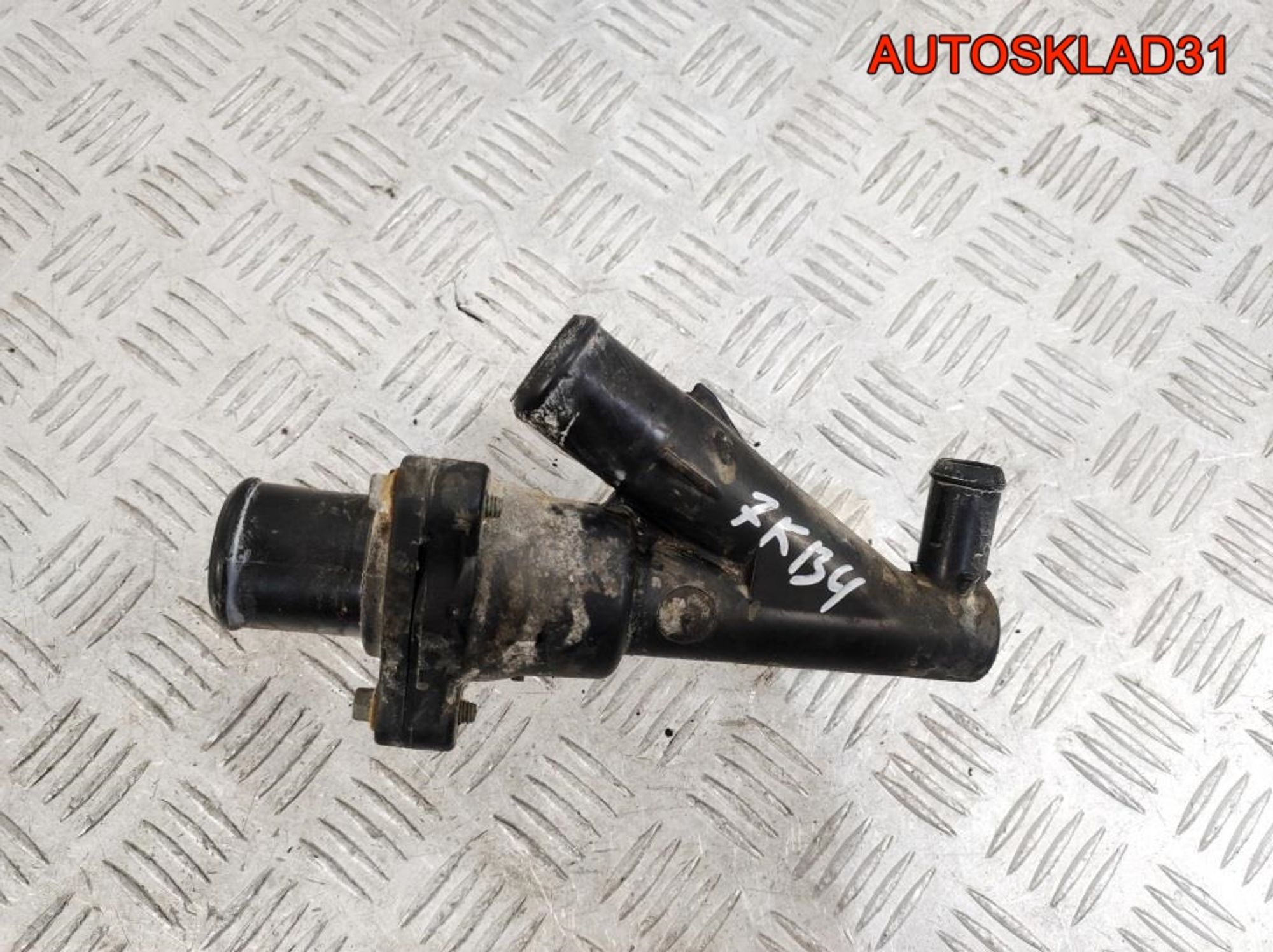 Корпус термостата Ford Maverick 2 3,0 7KB4 2M2E8A587CD, 900 рублей, Дубовое