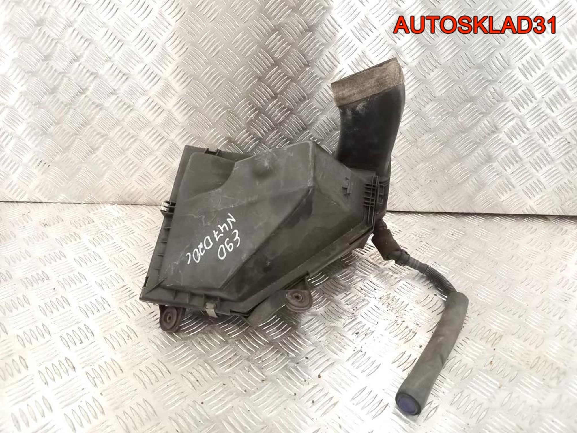 Корпус воздушного фильтра BMW E90 13717797467, 3600 рублей, Дубовое