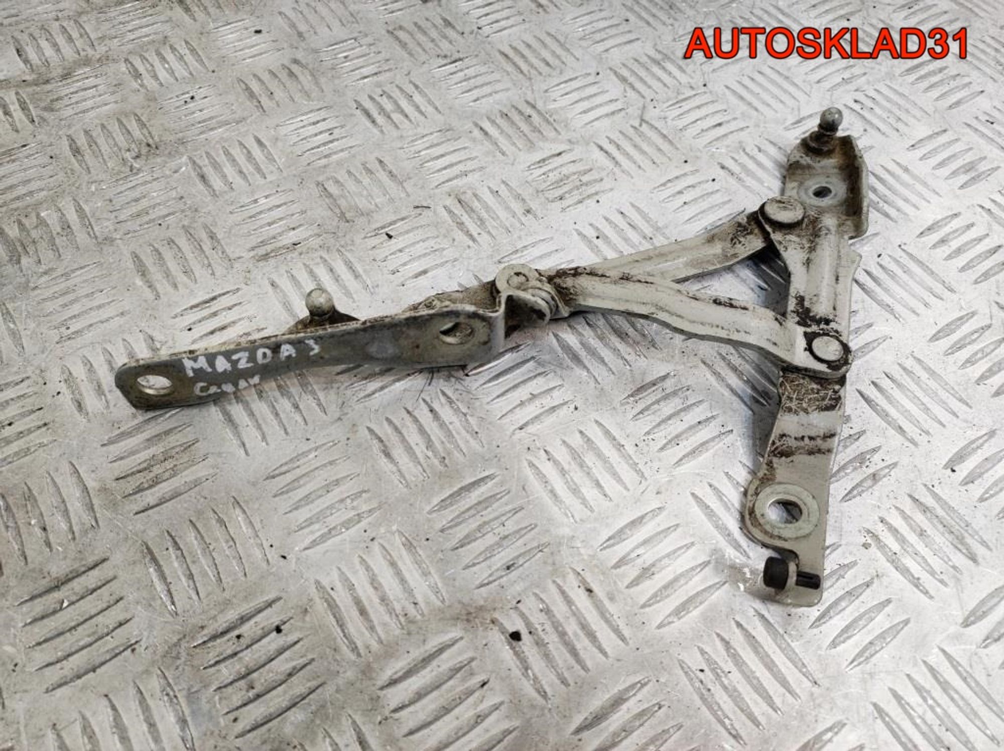 Петля крышки багажника правая Mazda 3 BK BN8V52720C, 900 рублей, Дубовое