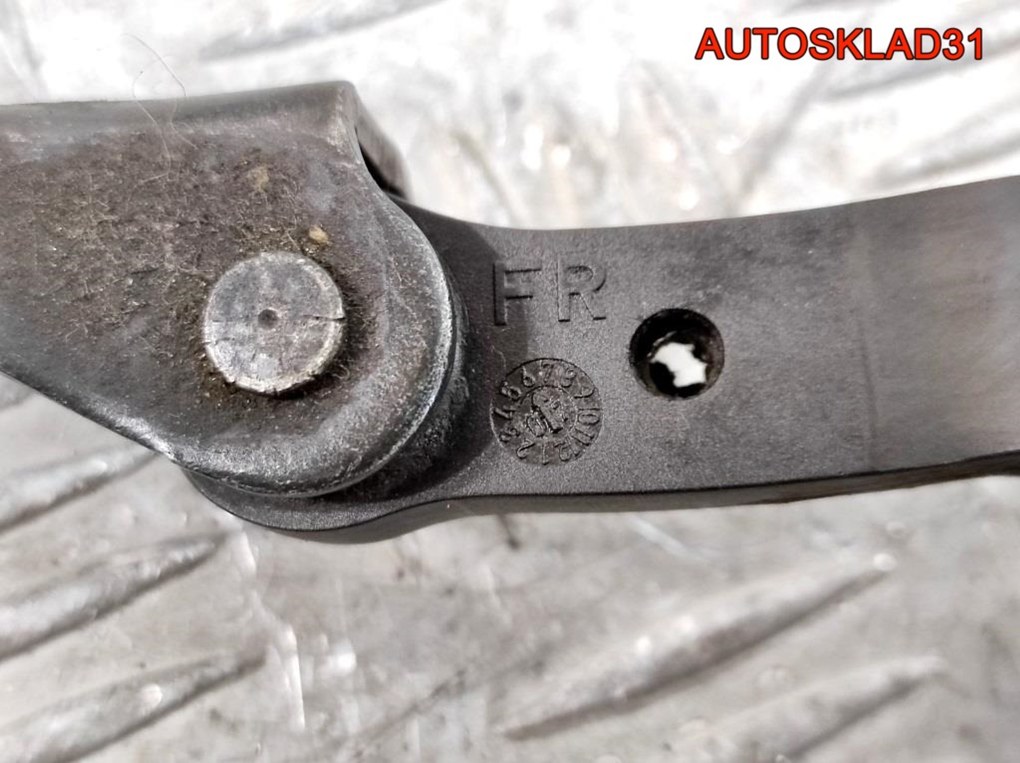 Ограничитель двери передней Toyota Avensis T250 6861005040, 900 рублей, Дубовое