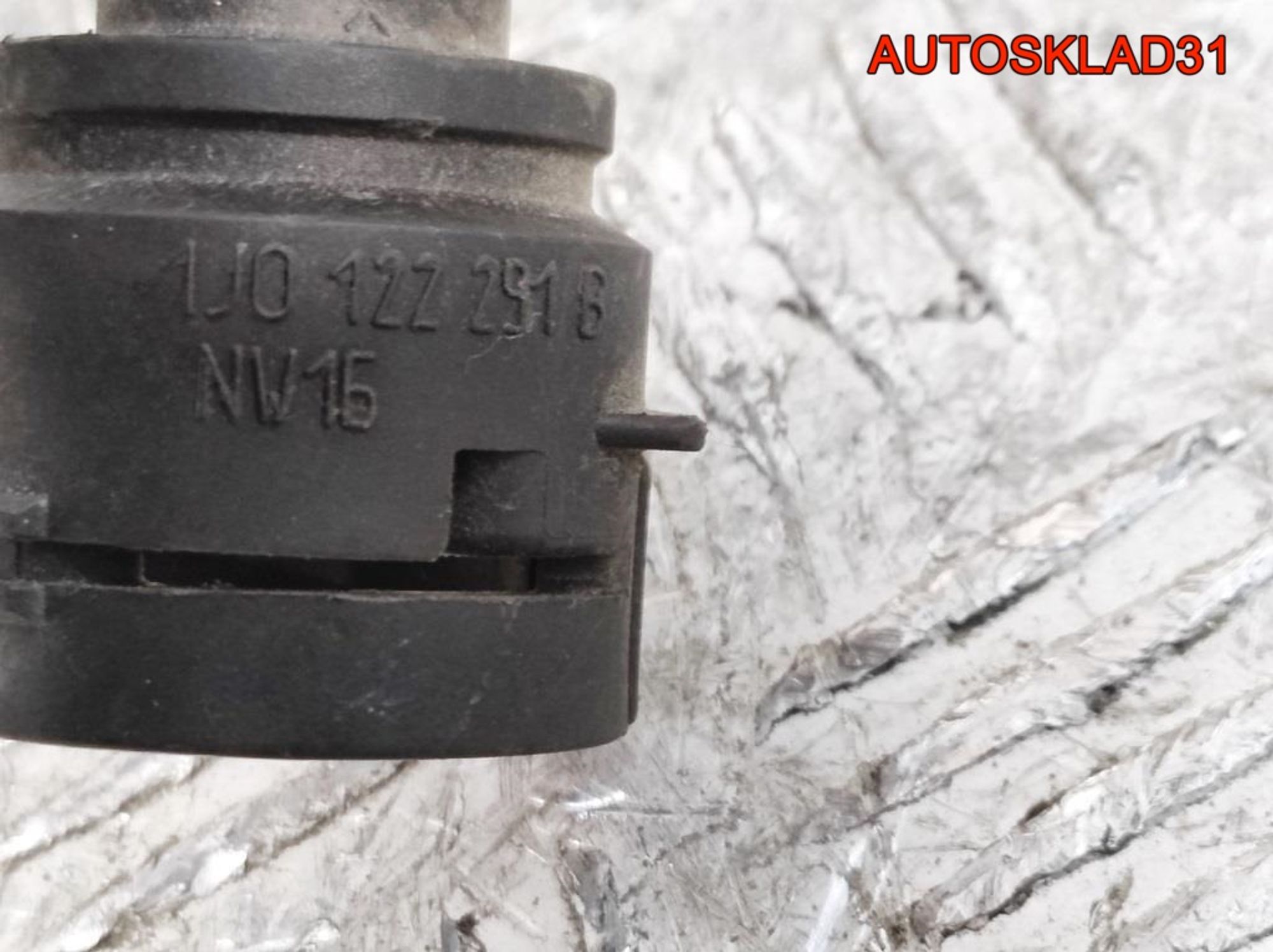 Патрубок системы охлаждения VW Golf 4 1,6 Бензин 1J0121058AG, 2500 рублей, Дубовое