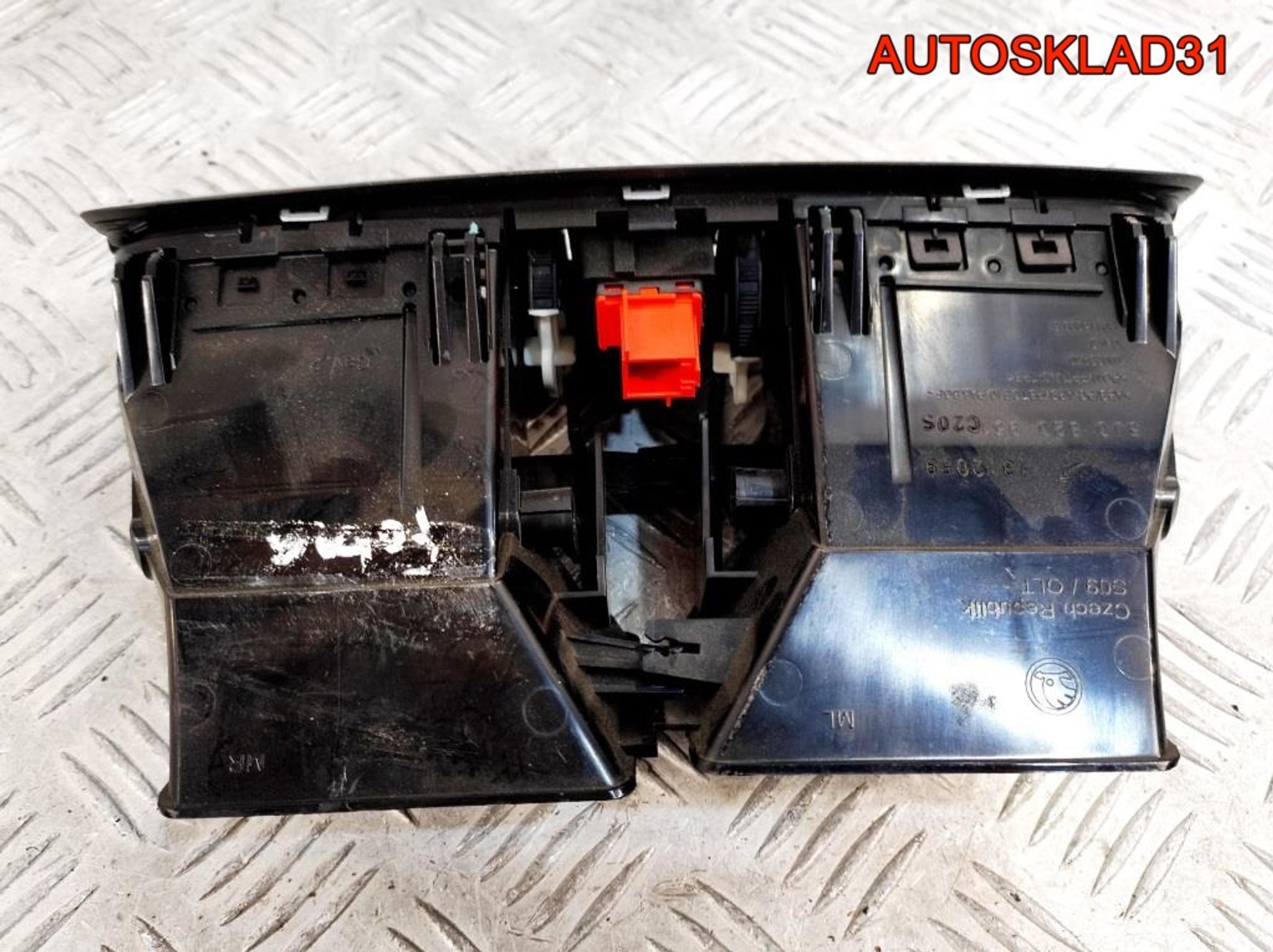 Дефлектор воздушный Skoda Fabia 2 5J0820951C, 2300 рублей, Дубовое