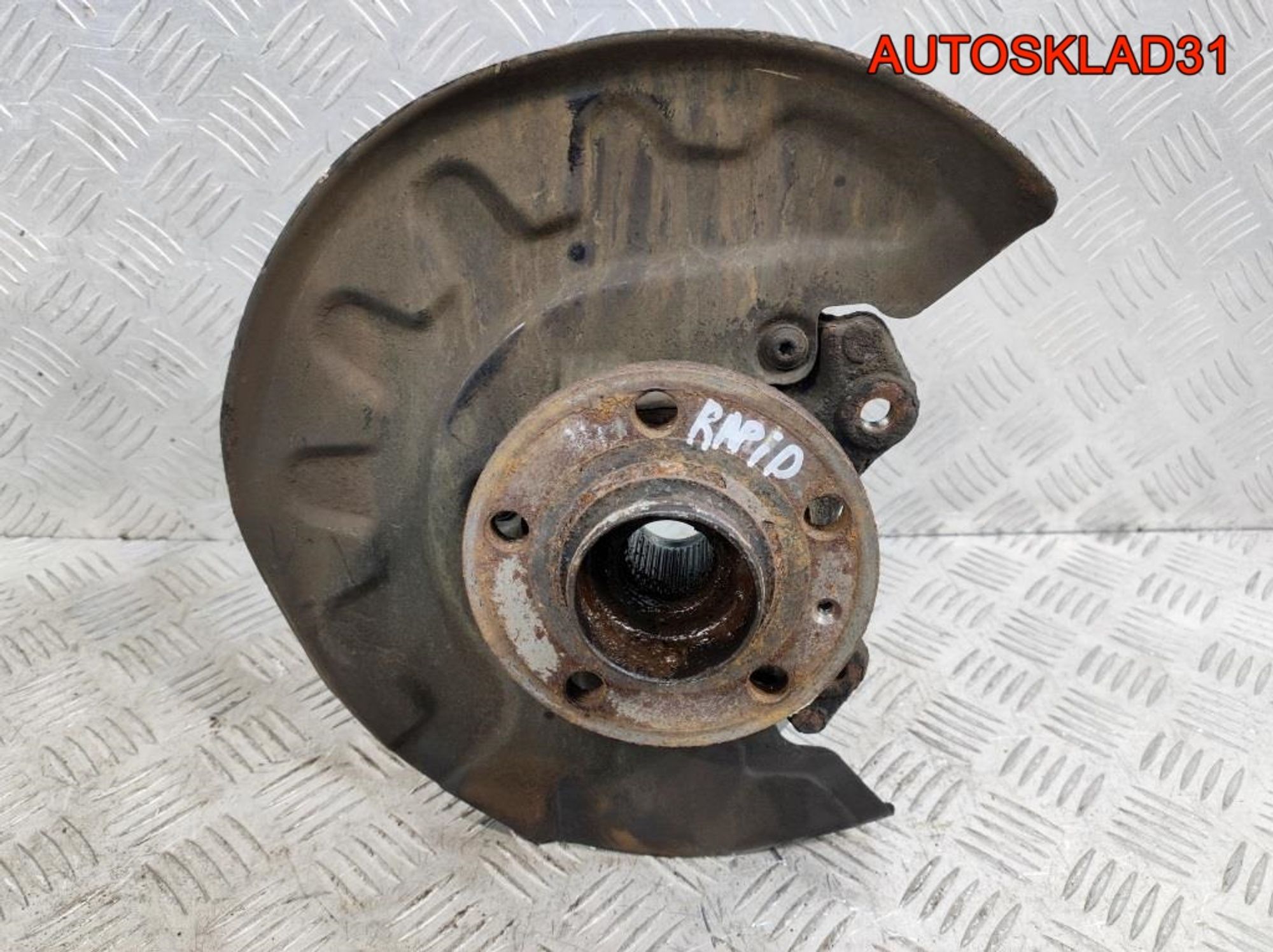 Кулак поворотный передний правый Skoda Rapid 1 6C0407256A, 4500 рублей, Дубовое