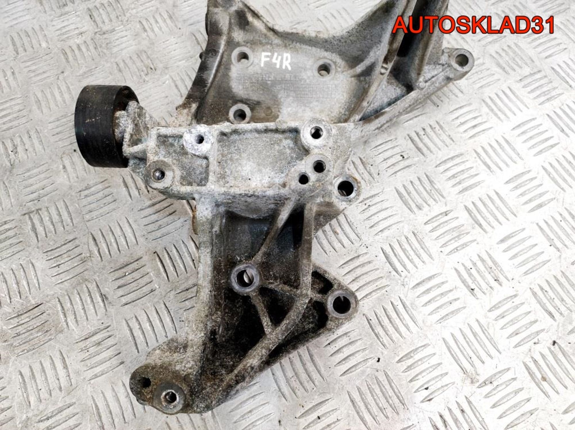 Кронштейн генератора Renault Scenic 1 2.0 F4R 740 7700103525, 1800 рублей, Дубовое