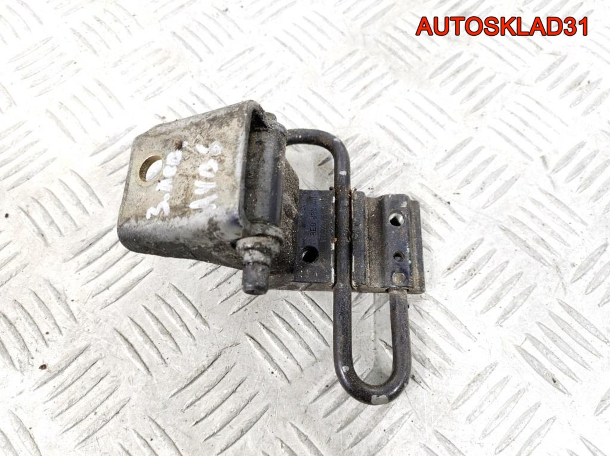 Петля двери задняя левая нижняя Audi A4 B6, 700 рублей, Дубовое