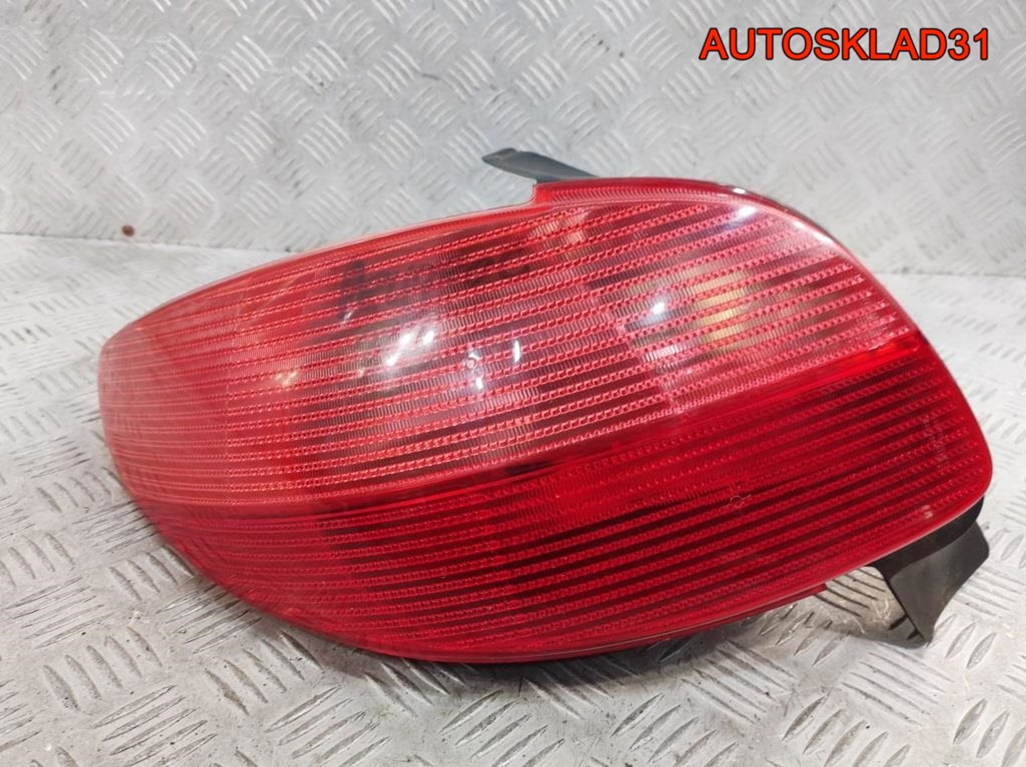 Фонарь задний левый Peugeot 206 6350S0 Хетчбэк, 4500 рублей, Дубовое