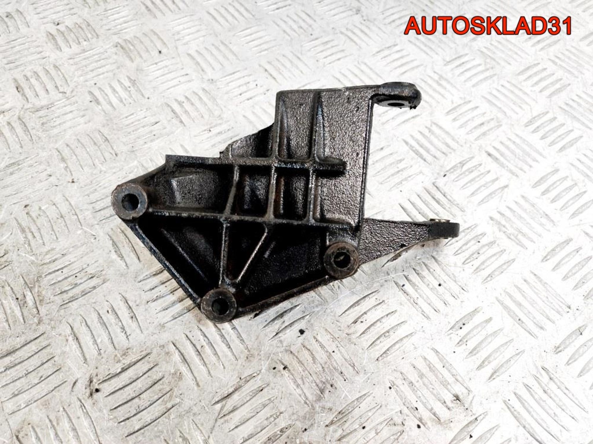 Кронштейн гидроусилителя Ford Fiesta Mk4 96MF3C631AE, 500 рублей, Дубовое