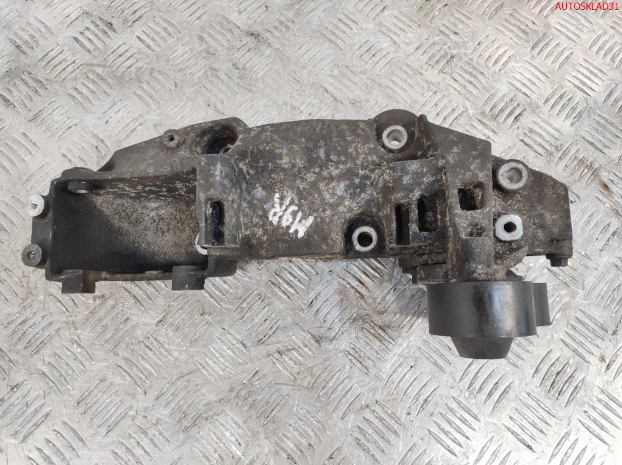 Кронштейн генератора Renault Trafic 2,0 M9R 780 8200527320, 1500 рублей, Дубовое