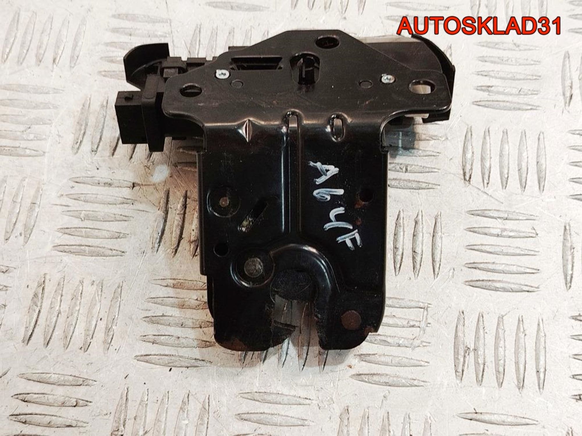 Замок двери багажника Audi A6 C6 Универсал 8P4827505B, 1500 рублей, Дубовое