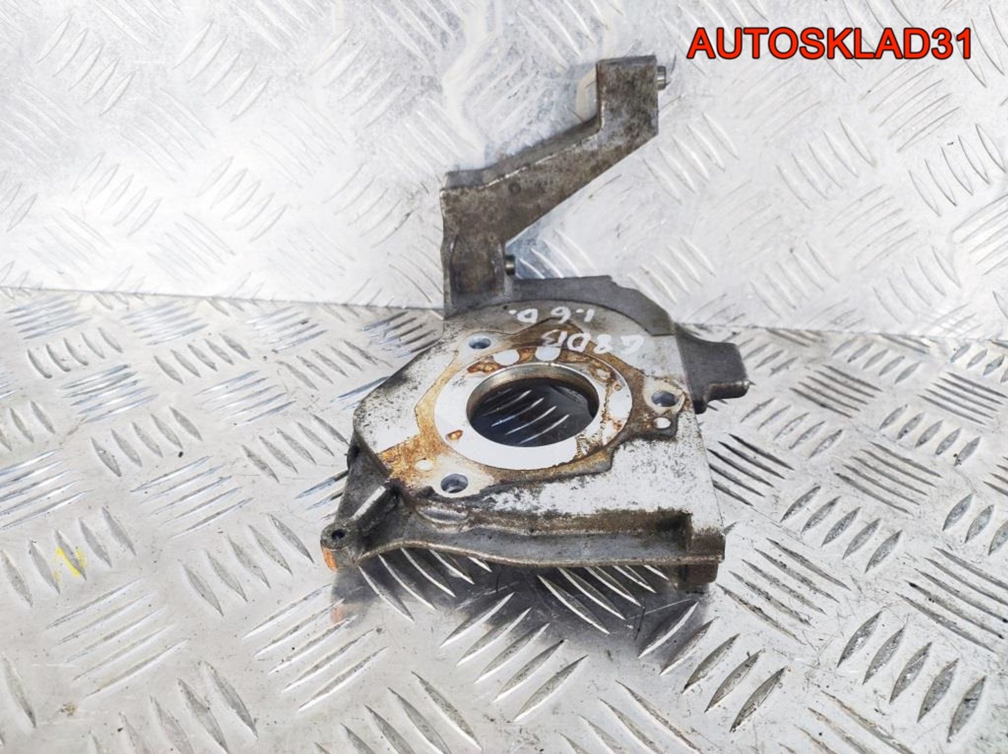 Кронштейн ТНВД Ford Focus 2 1.6 G8DB 9654959880, 900 рублей, Дубовое