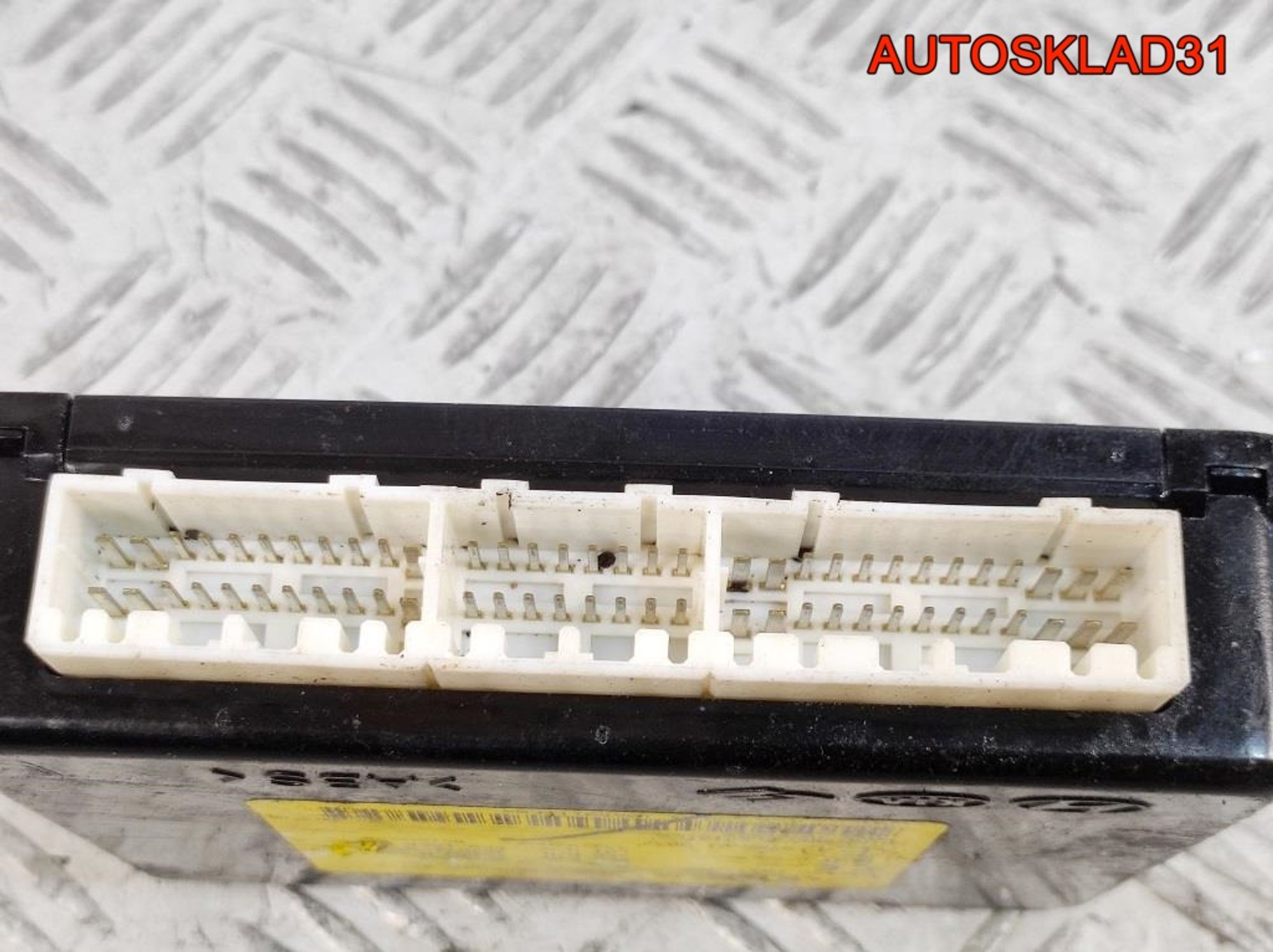 Блок комфорта Kia Sportage 2 2.0 G4GC 954001F400, 1200 рублей, Дубовое