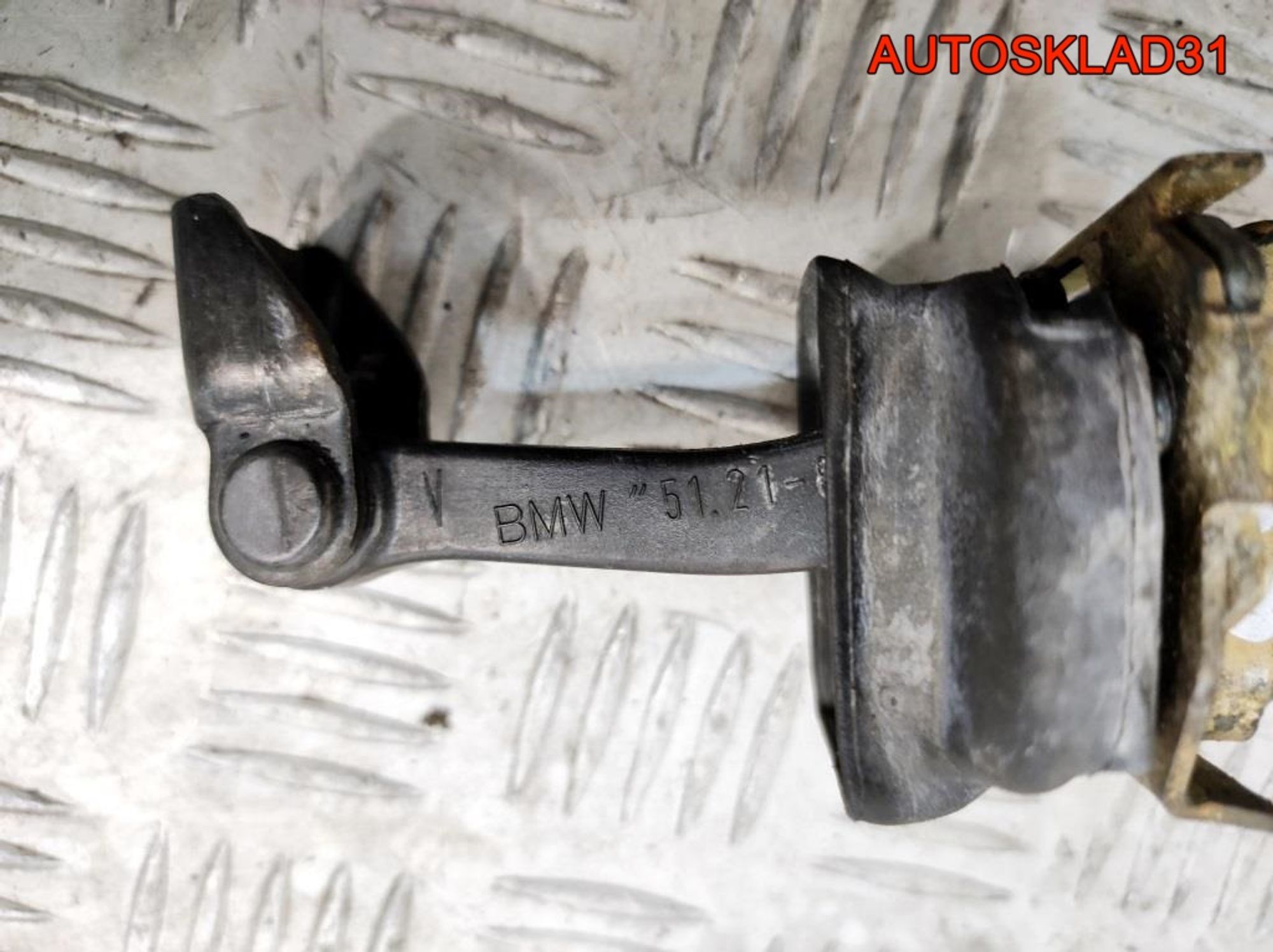 Ограничитель двери передней правой BMW E46 51218160959, 1200 рублей, Дубовое