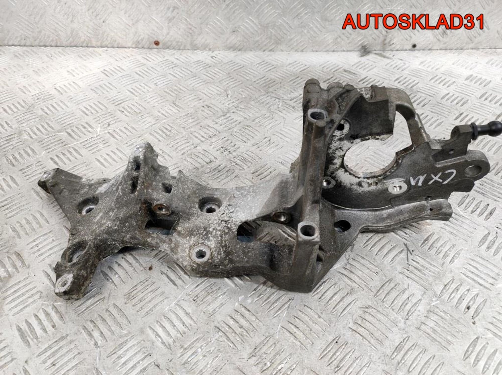 Кронштейн генератора Skoda Rapid 1,6 CXM Дизель 04L903143B, 2300 рублей, Дубовое