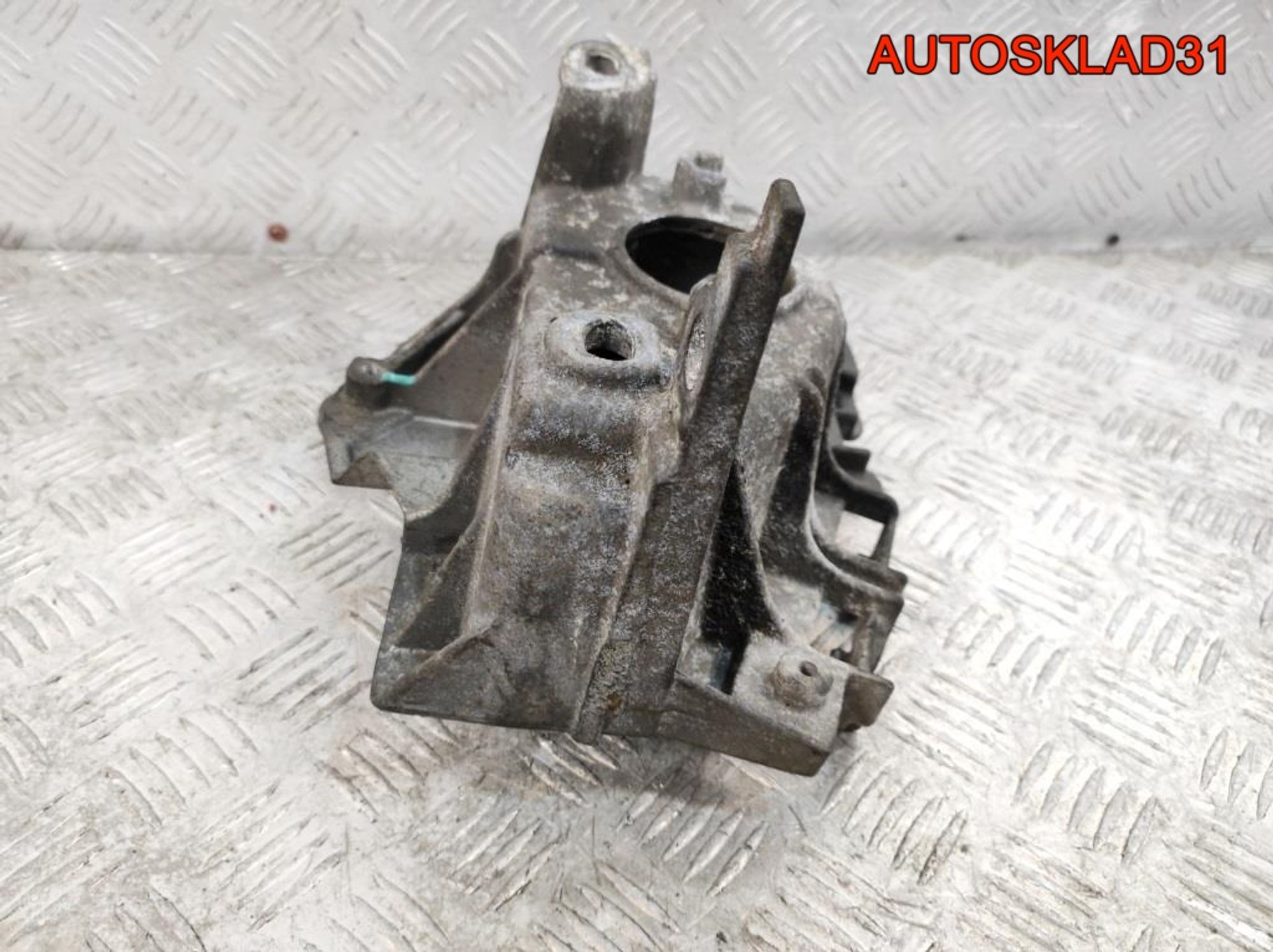 Кронштейн опоры КПП Renault Kangoo K9K 7700430825, 1000 рублей, Дубовое